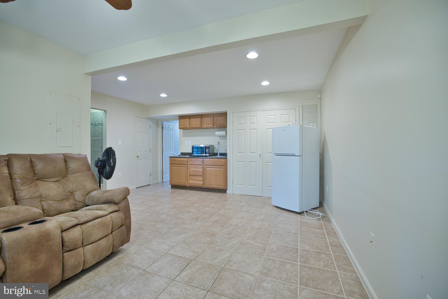 JEFFERSON VILLAGE - Residential Lease