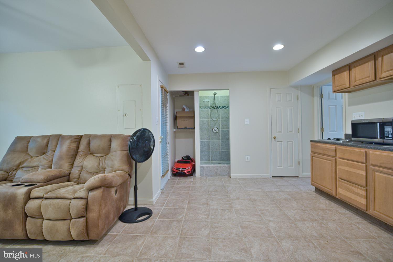 JEFFERSON VILLAGE - Residential Lease