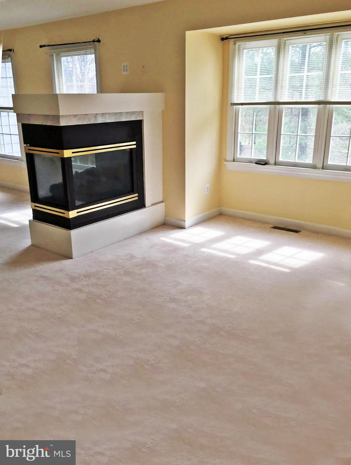 HILLCREST - Residential Lease