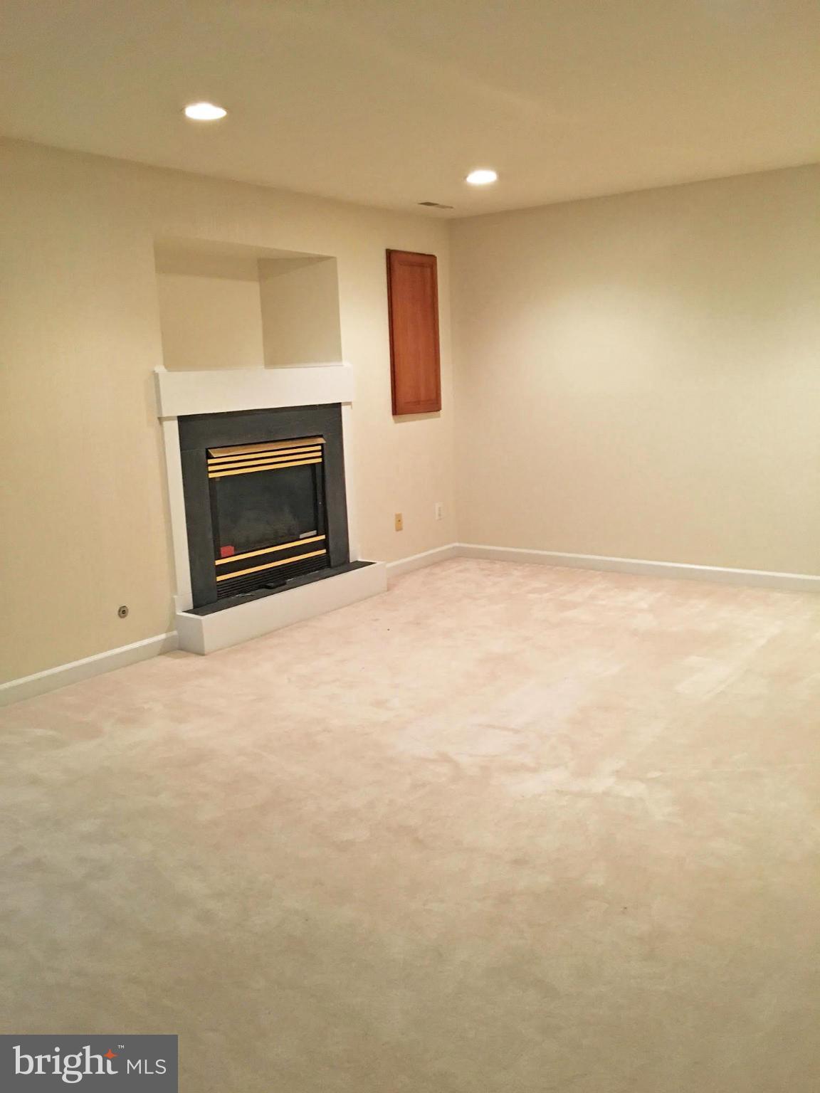 HILLCREST - Residential Lease