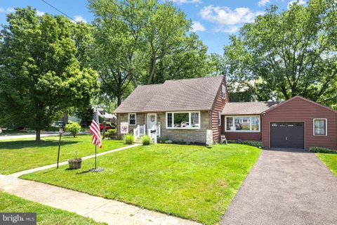 300 W 3rd Avenue, Barrington, NJ MLS: NJCD2118908