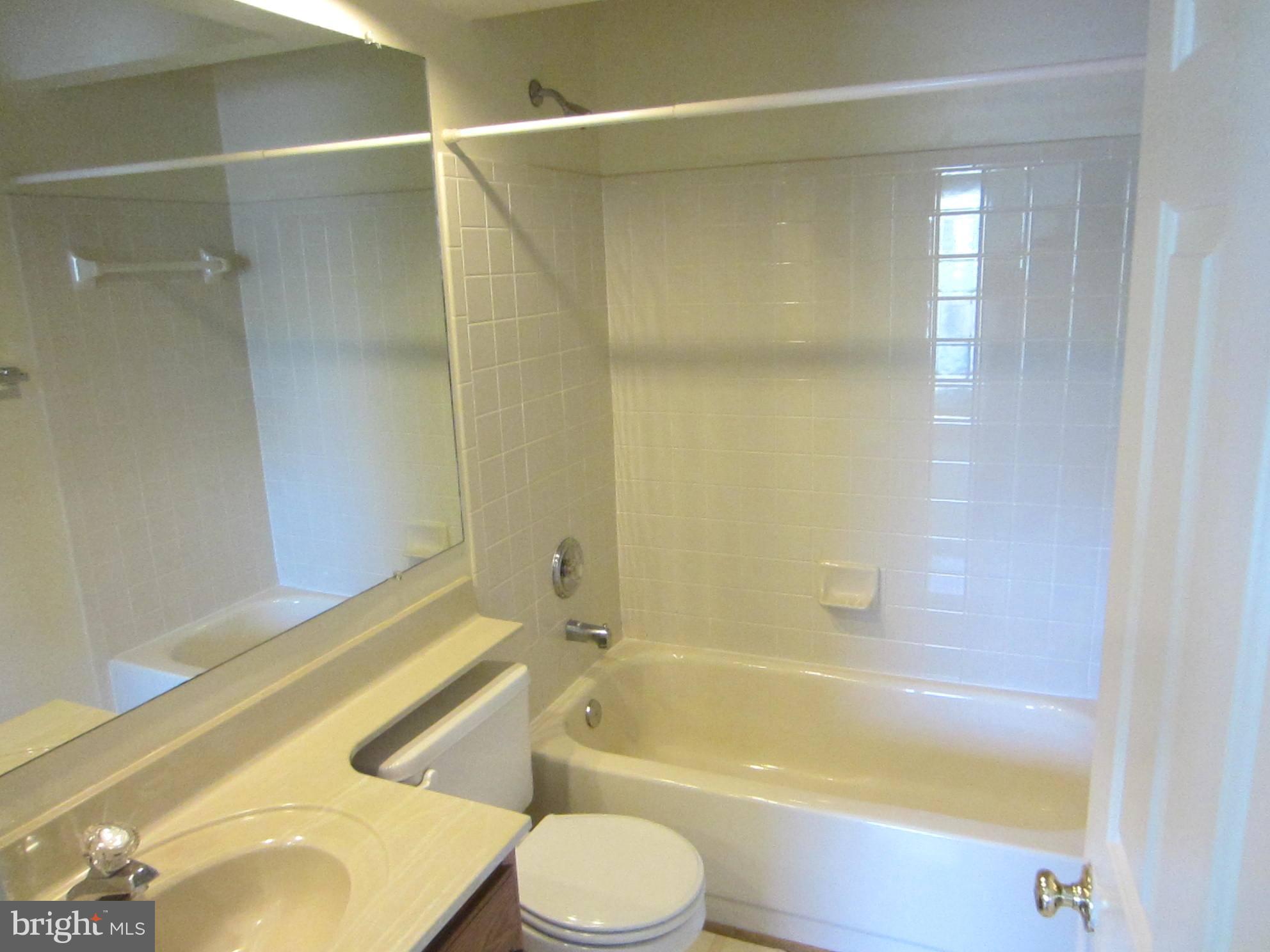 ROLLING BROOK - Residential Lease