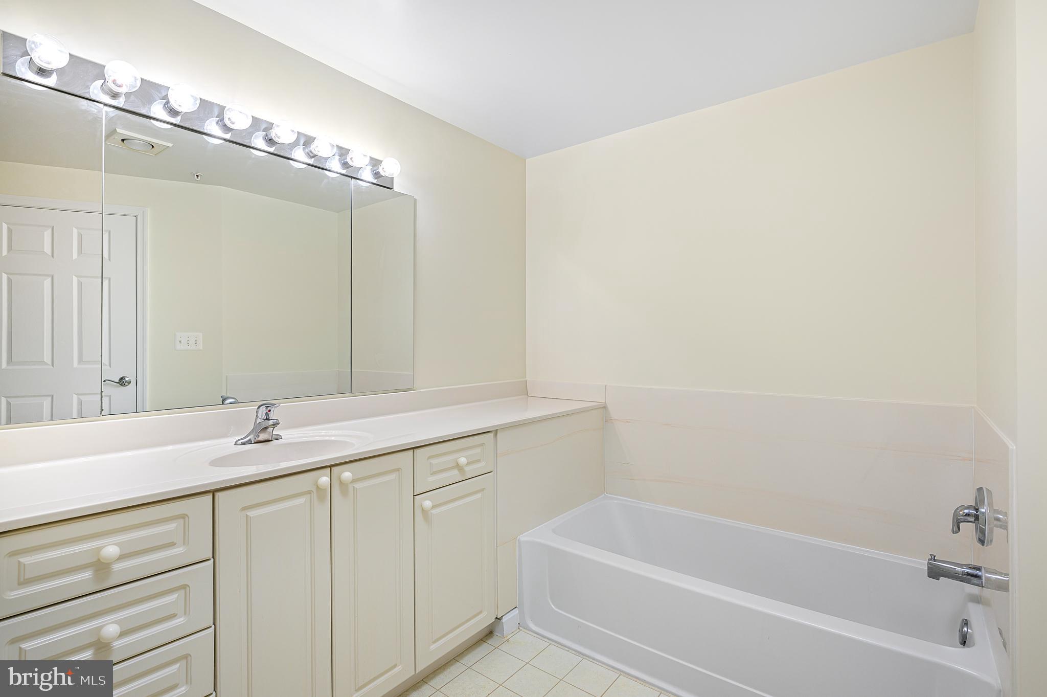 LANSDOWNE WOODS - Residential