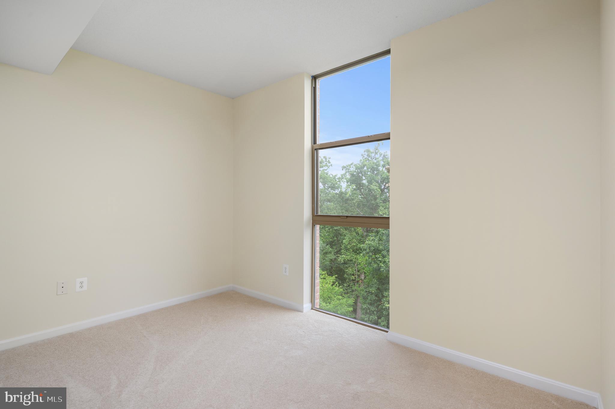 LANSDOWNE WOODS - Residential