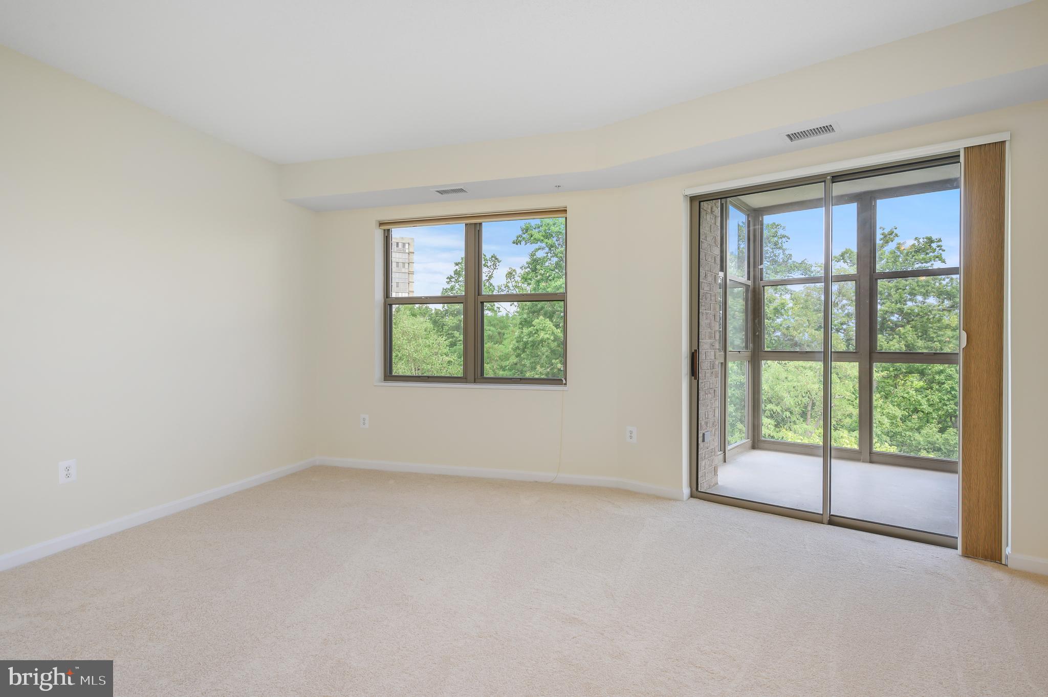 LANSDOWNE WOODS - Residential