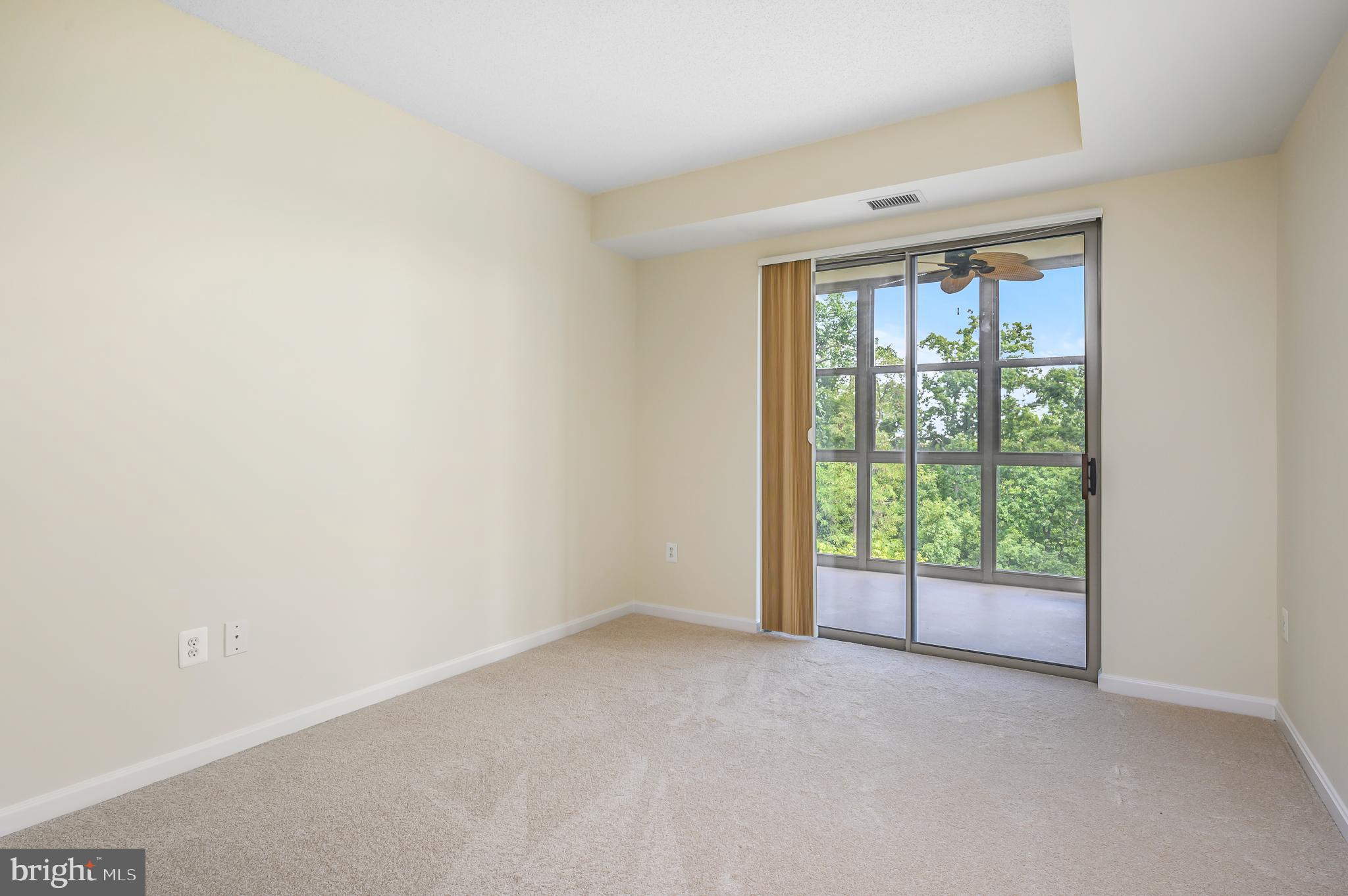 LANSDOWNE WOODS - Residential