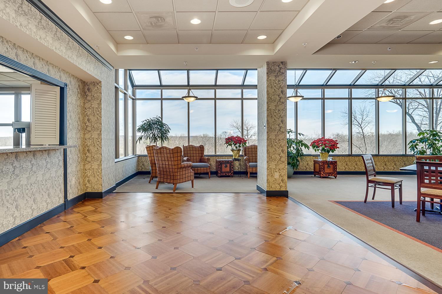 LANSDOWNE WOODS - Residential