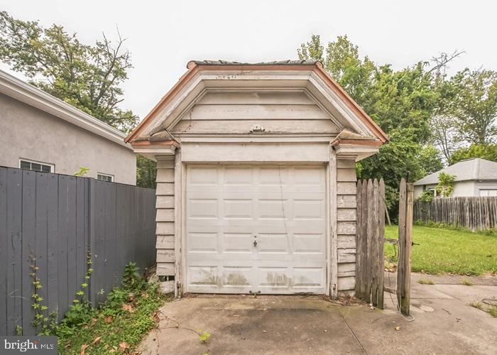 504 E GODFREY AVENUE