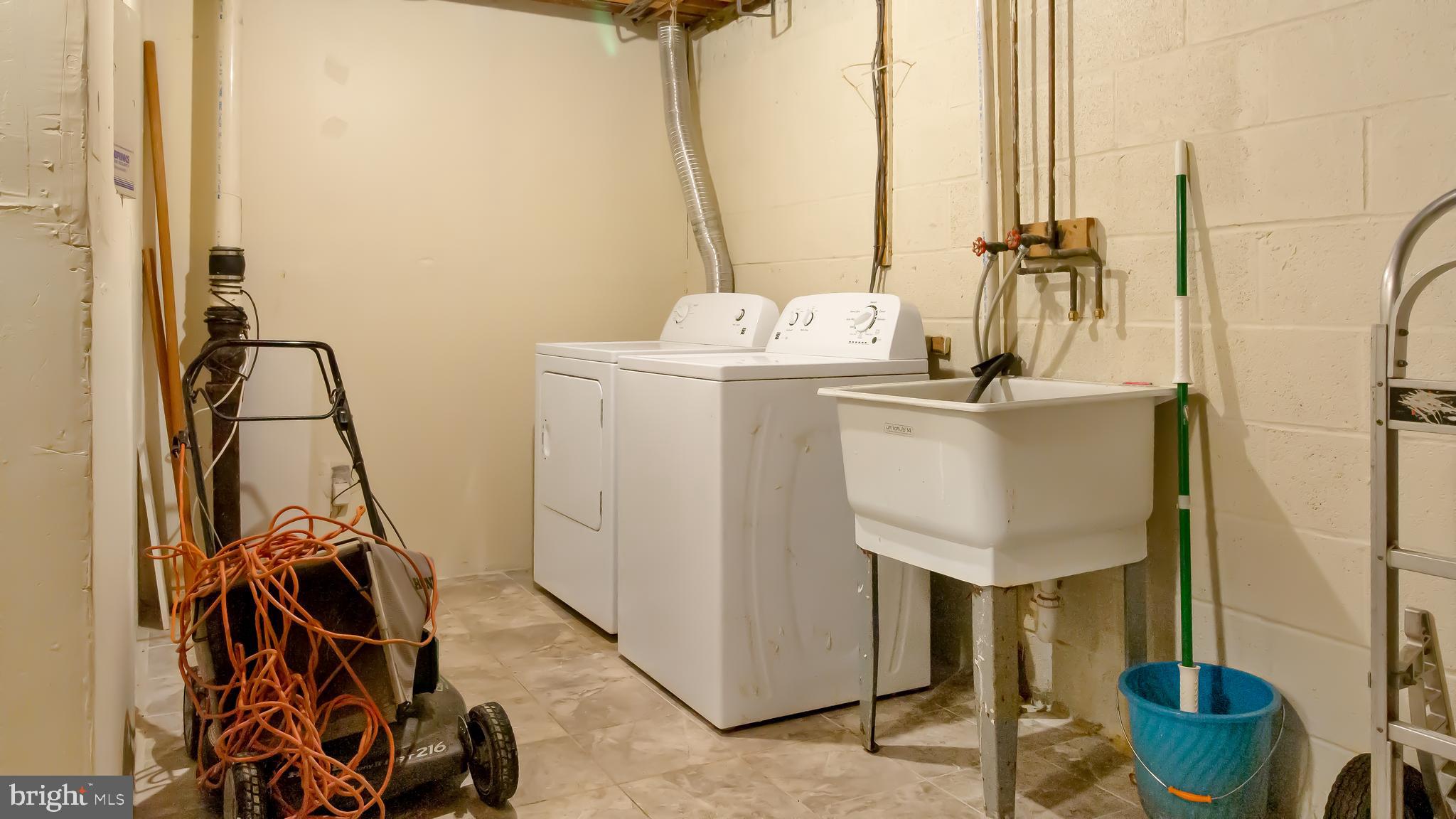 GLEN ORA - PLAT 9 - Residential Lease