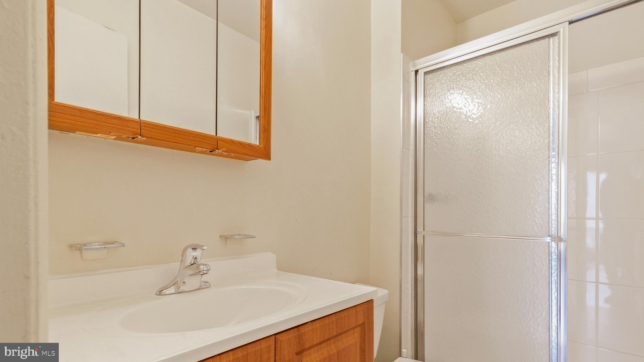 GLEN ORA - PLAT 9 - Residential Lease