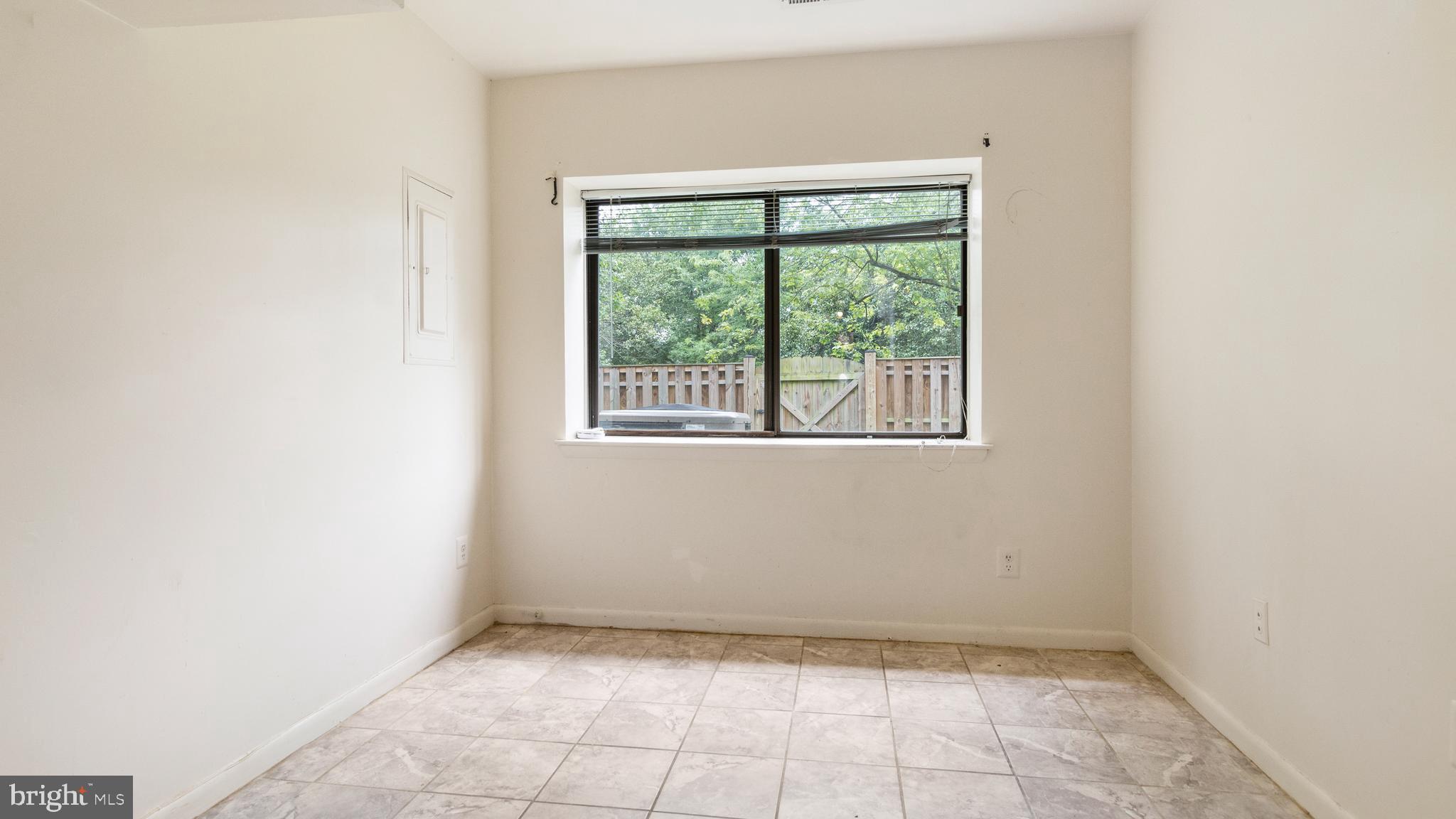 GLEN ORA - PLAT 9 - Residential Lease