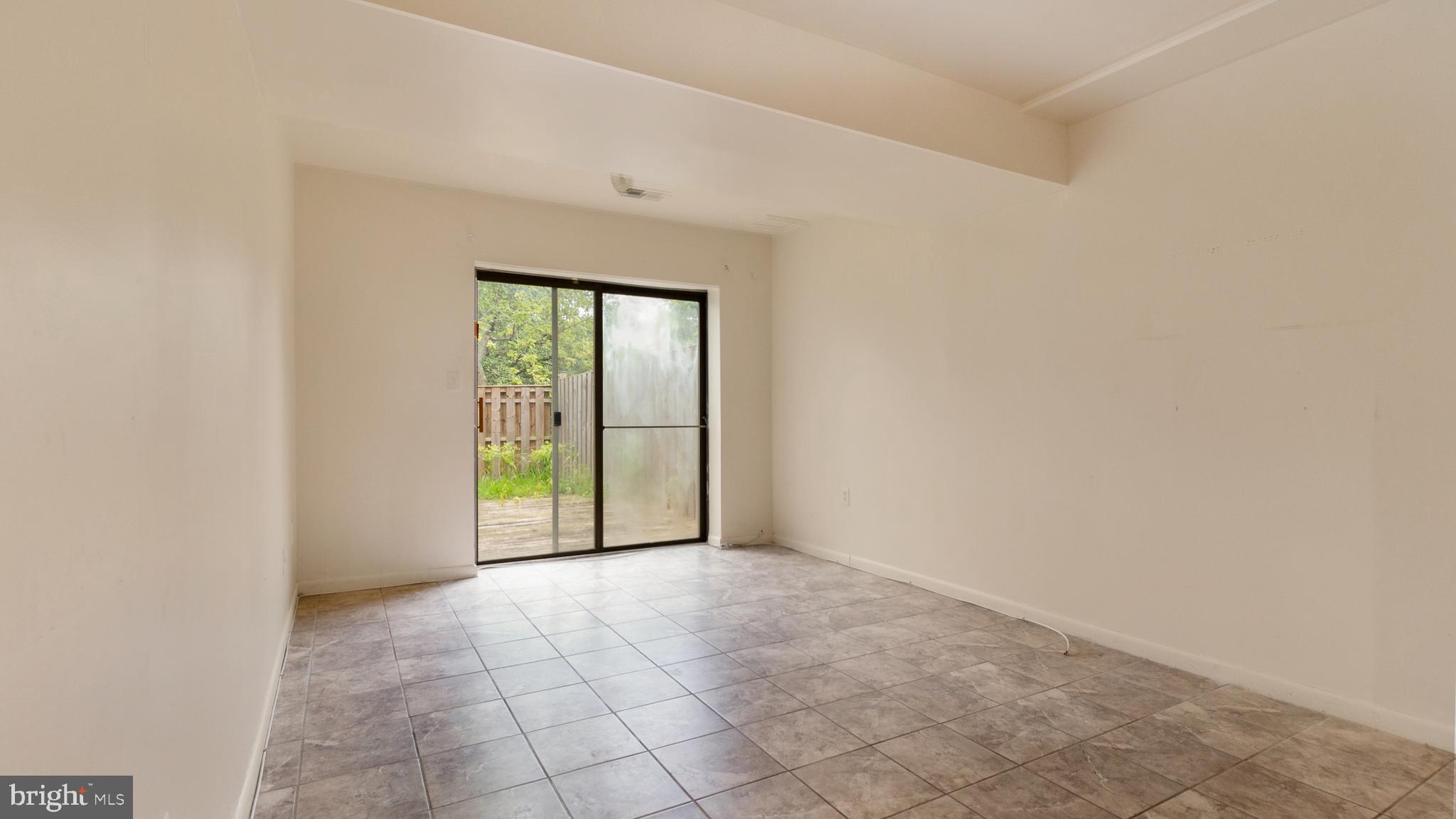 GLEN ORA - PLAT 9 - Residential Lease