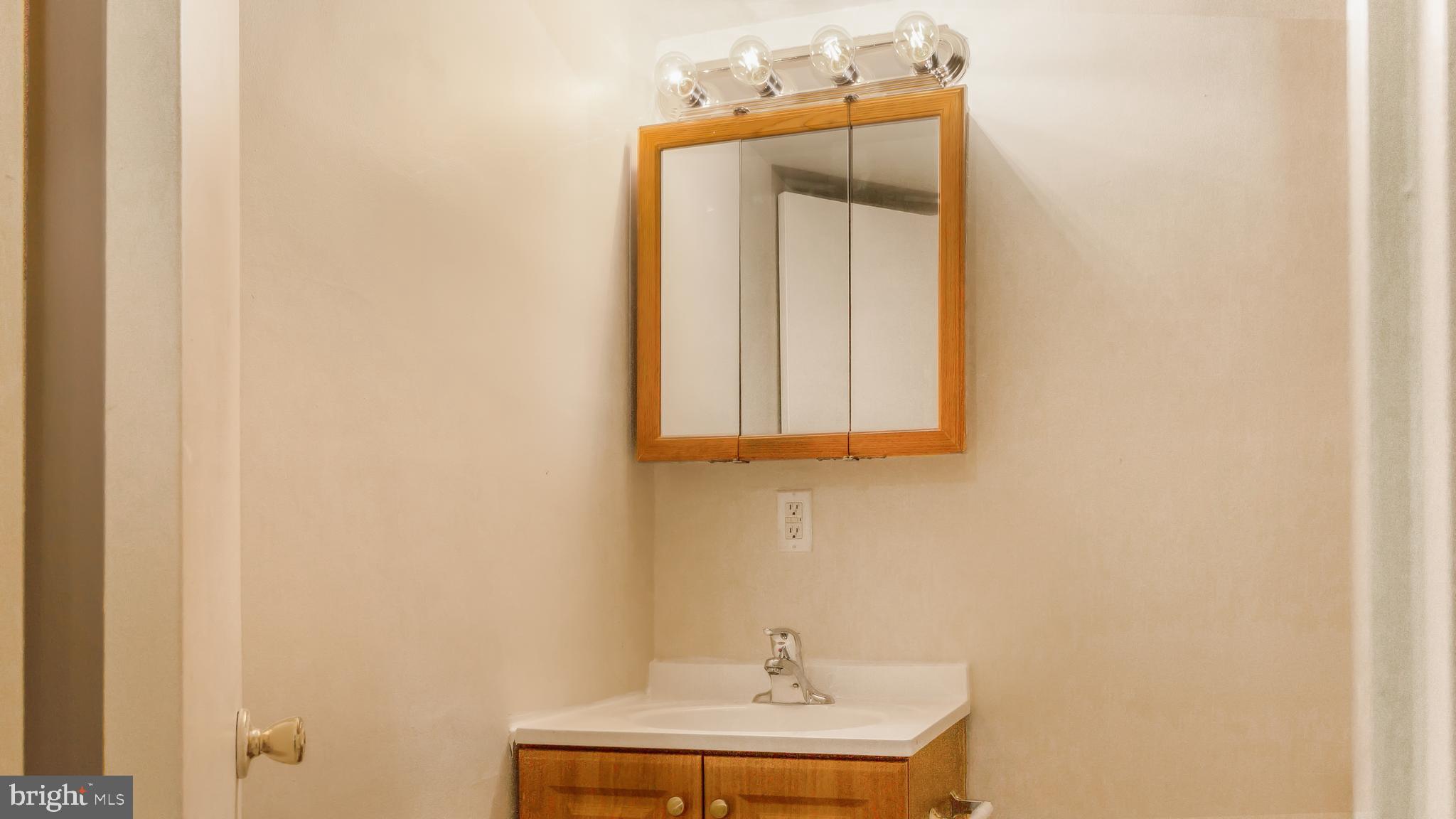 GLEN ORA - PLAT 9 - Residential Lease