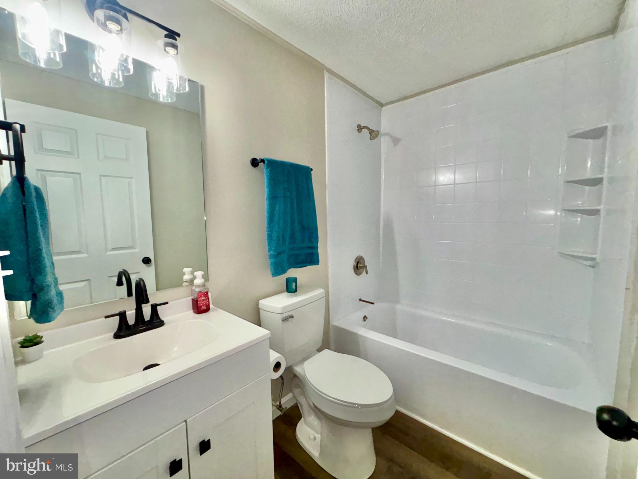 DRUM POINT - Residential Lease