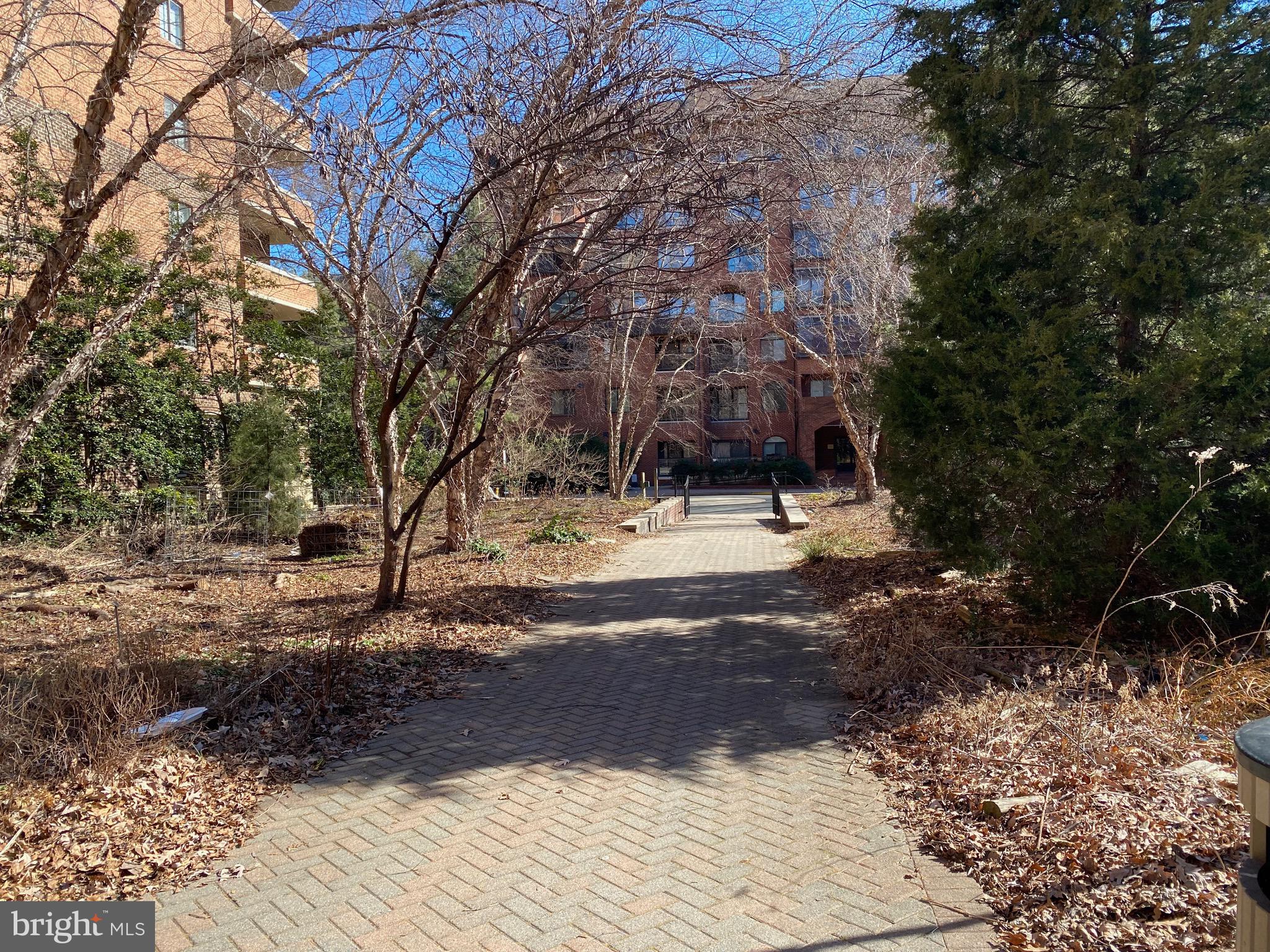 SUMMERWALK - Residential