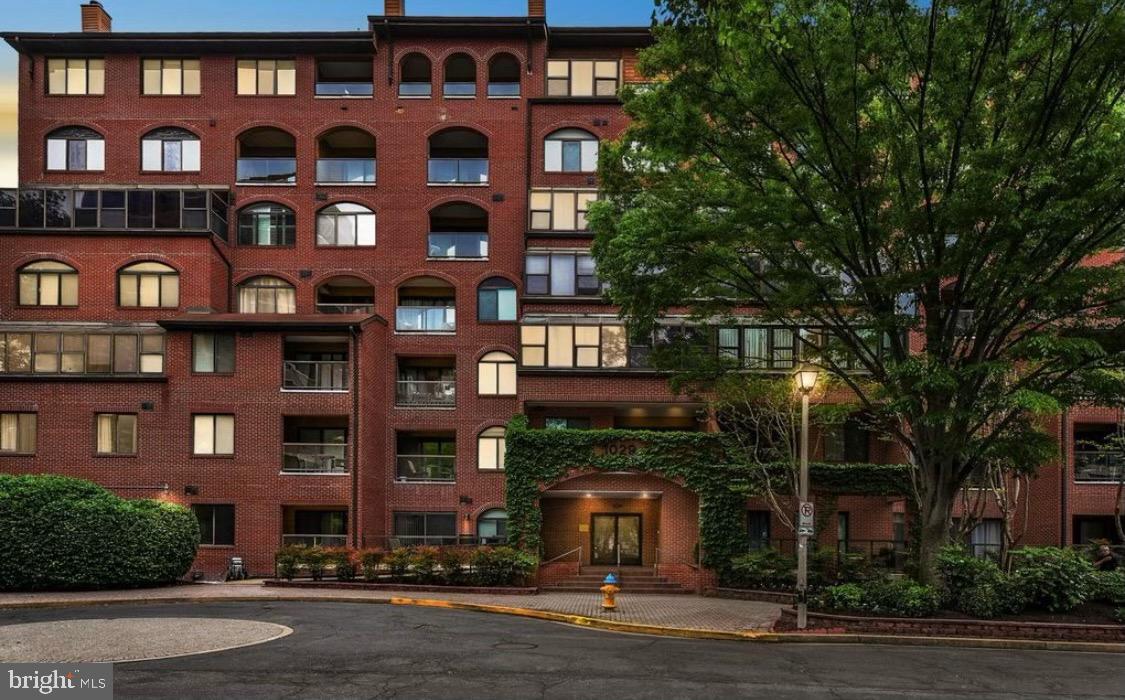 SUMMERWALK - Residential