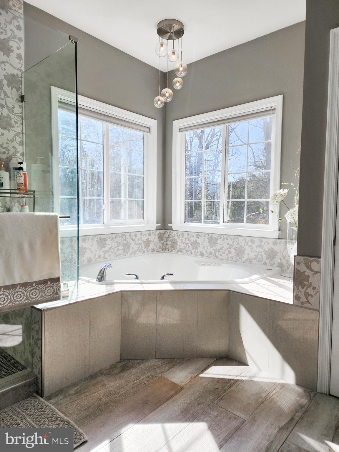 VANTAGE POINTE - Residential