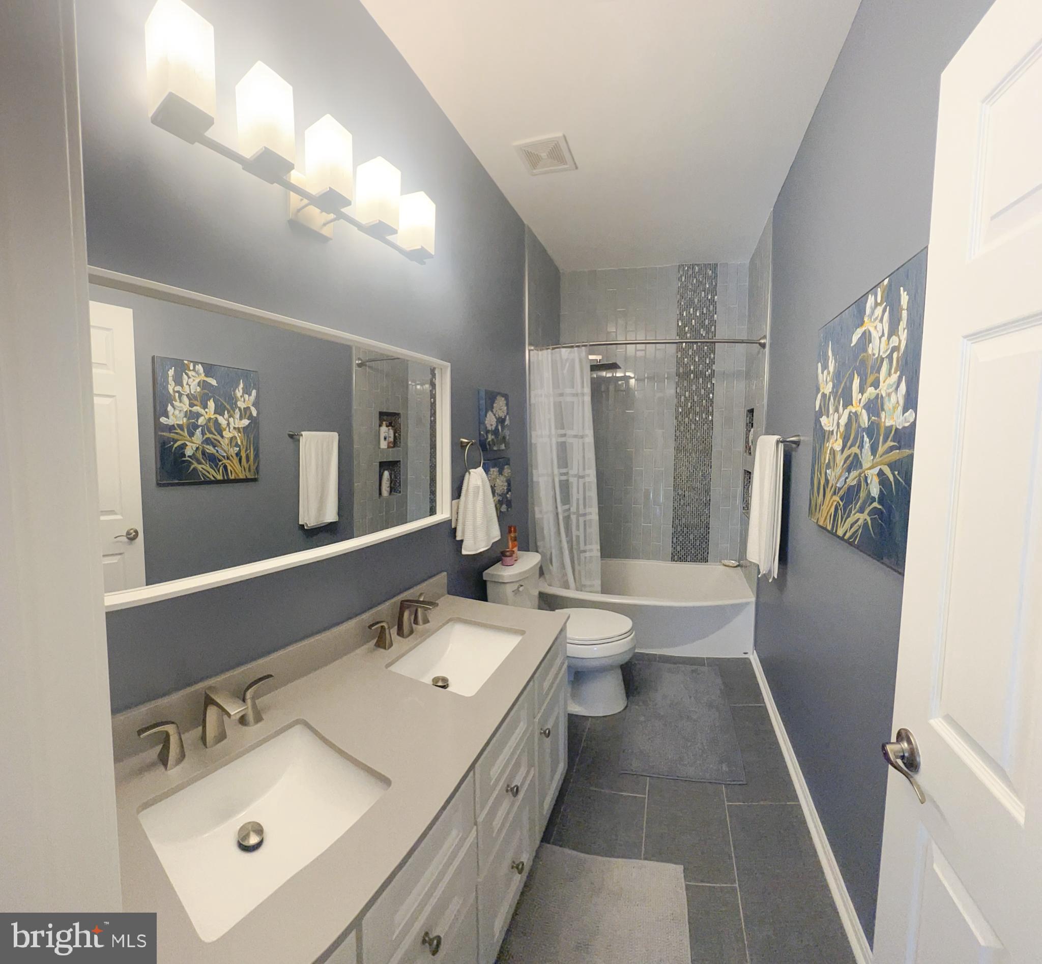 VANTAGE POINTE - Residential