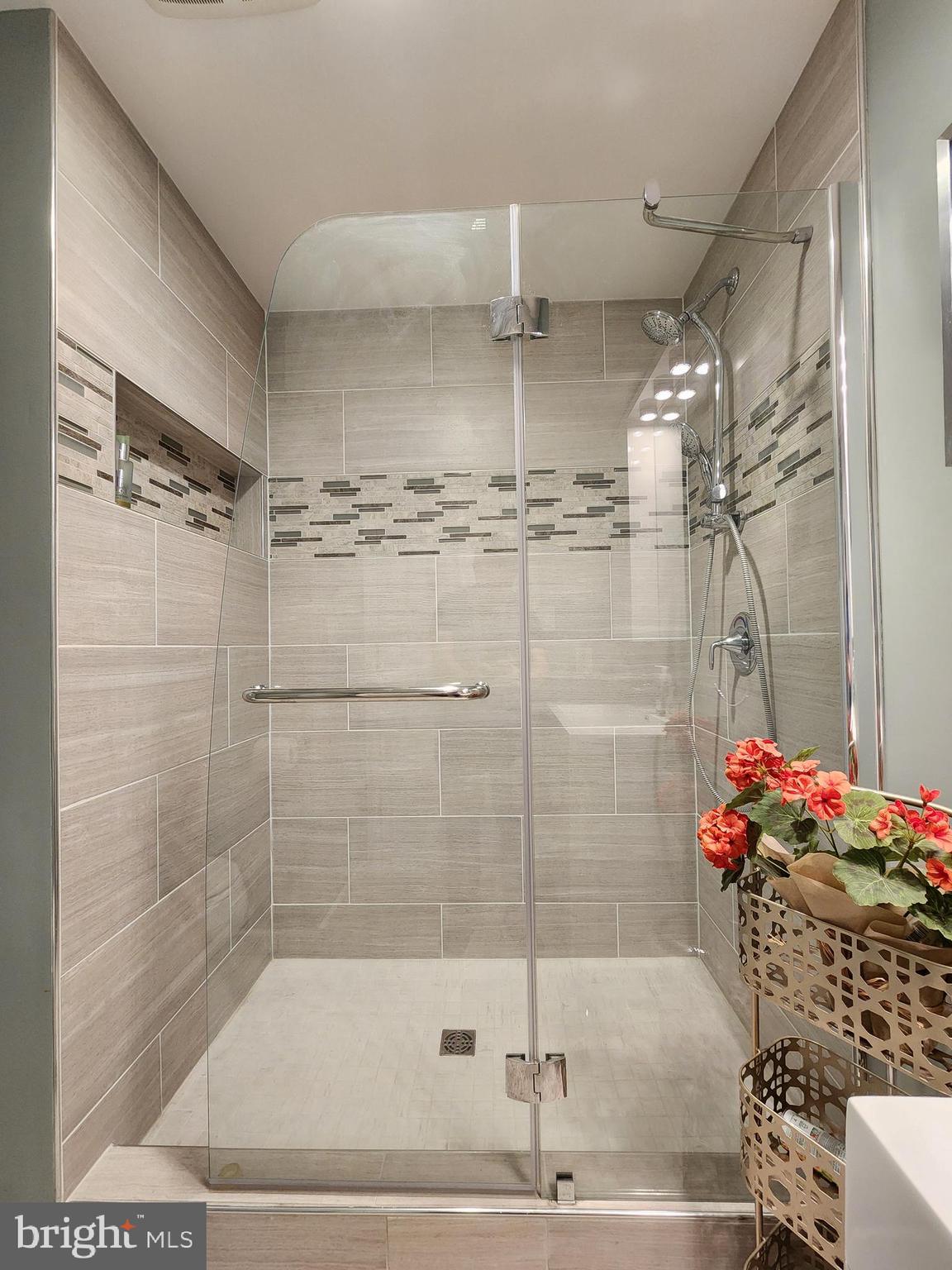 VANTAGE POINTE - Residential