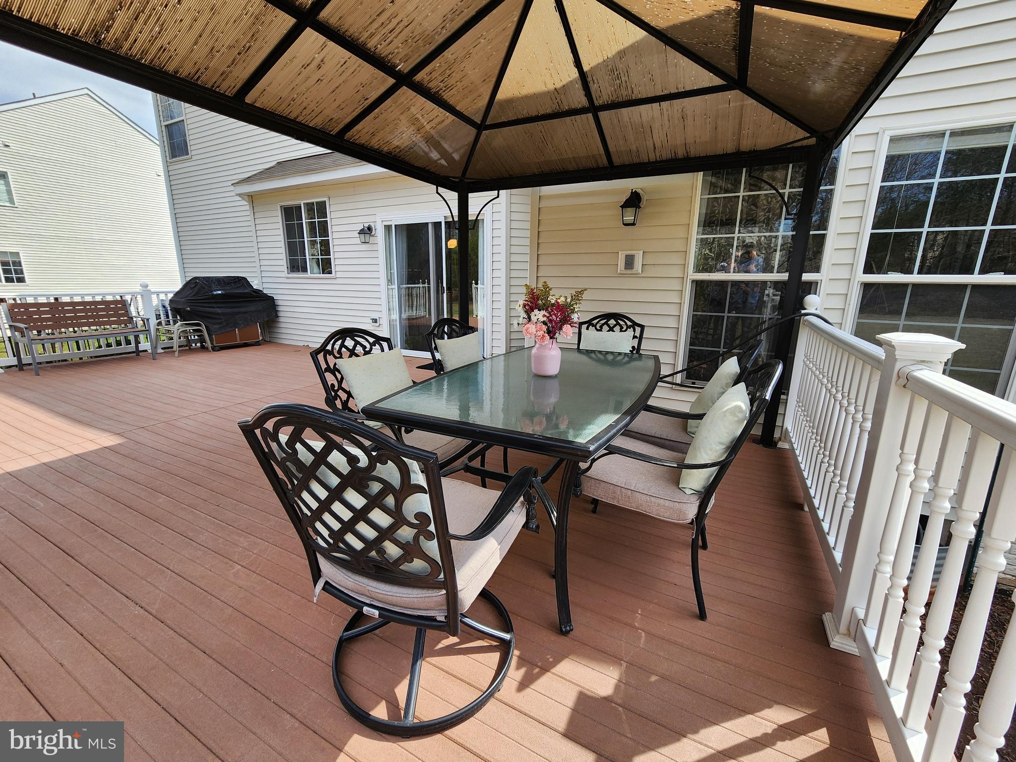 VANTAGE POINTE - Residential