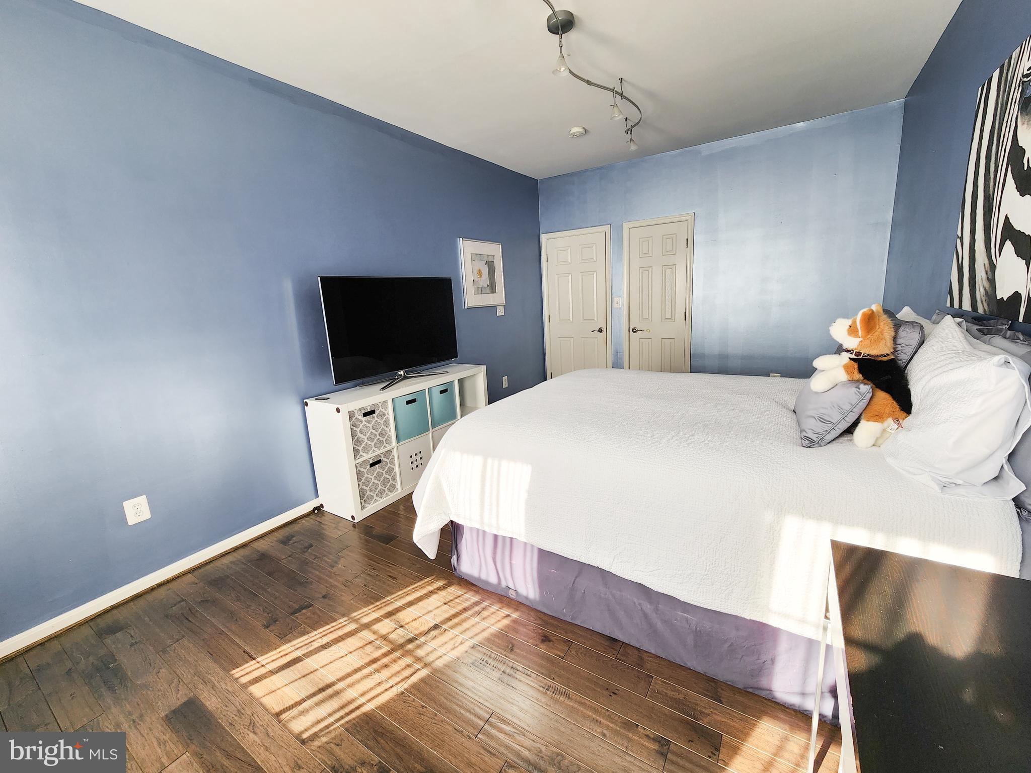 VANTAGE POINTE - Residential