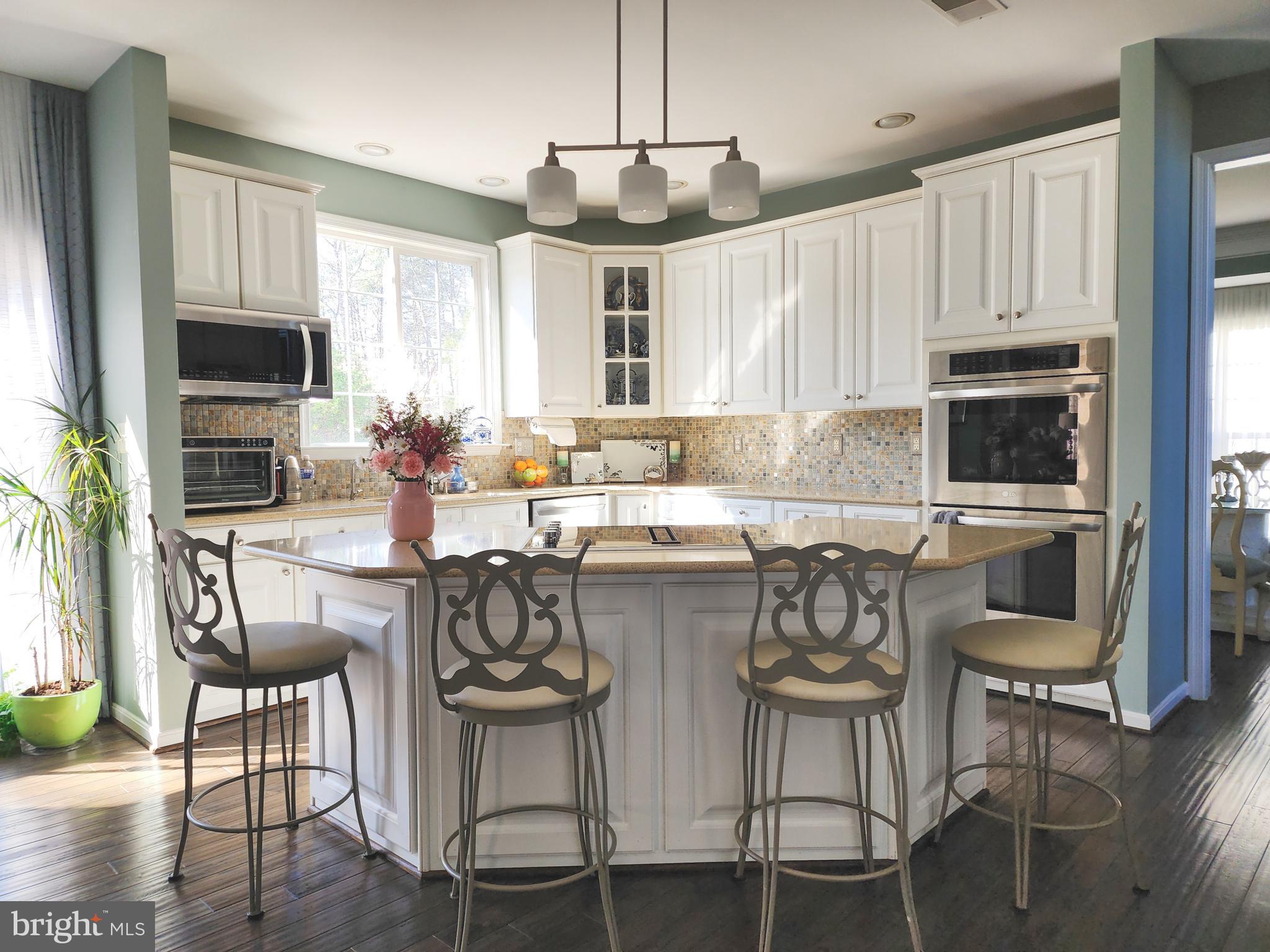 VANTAGE POINTE - Residential