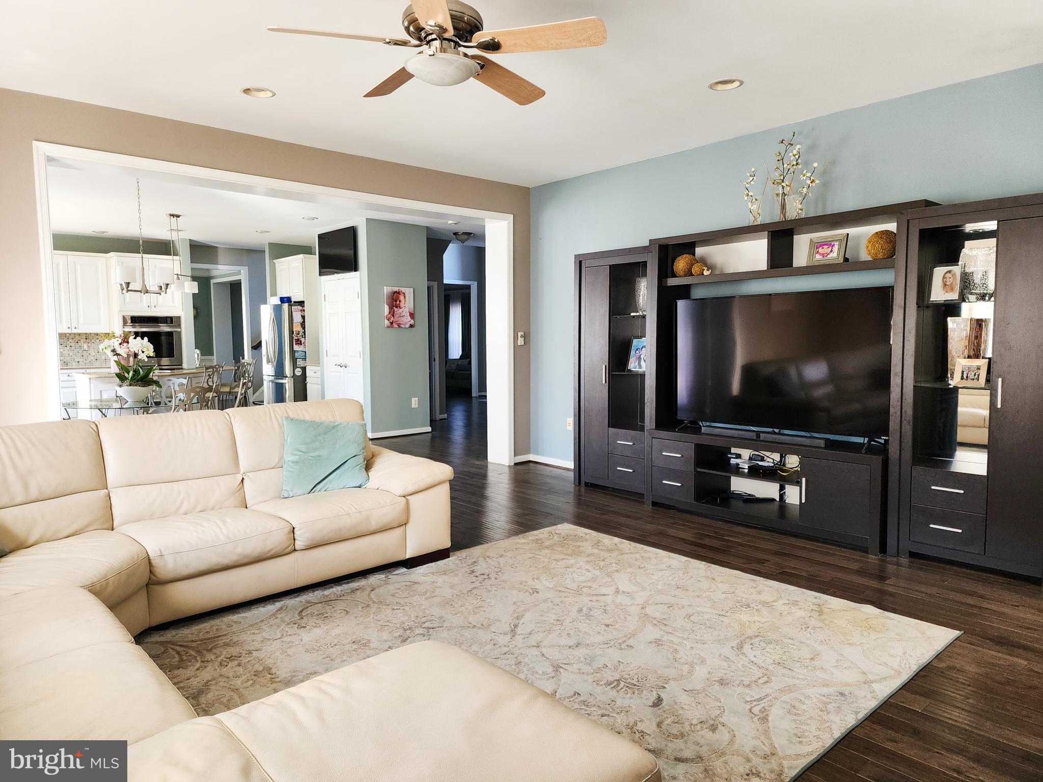 VANTAGE POINTE - Residential