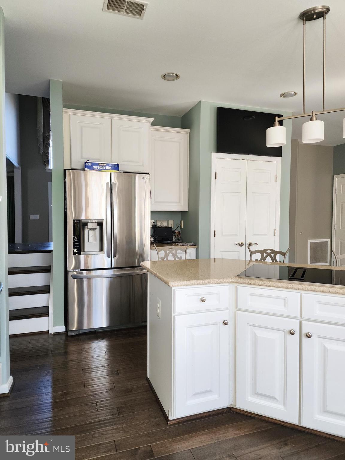 VANTAGE POINTE - Residential