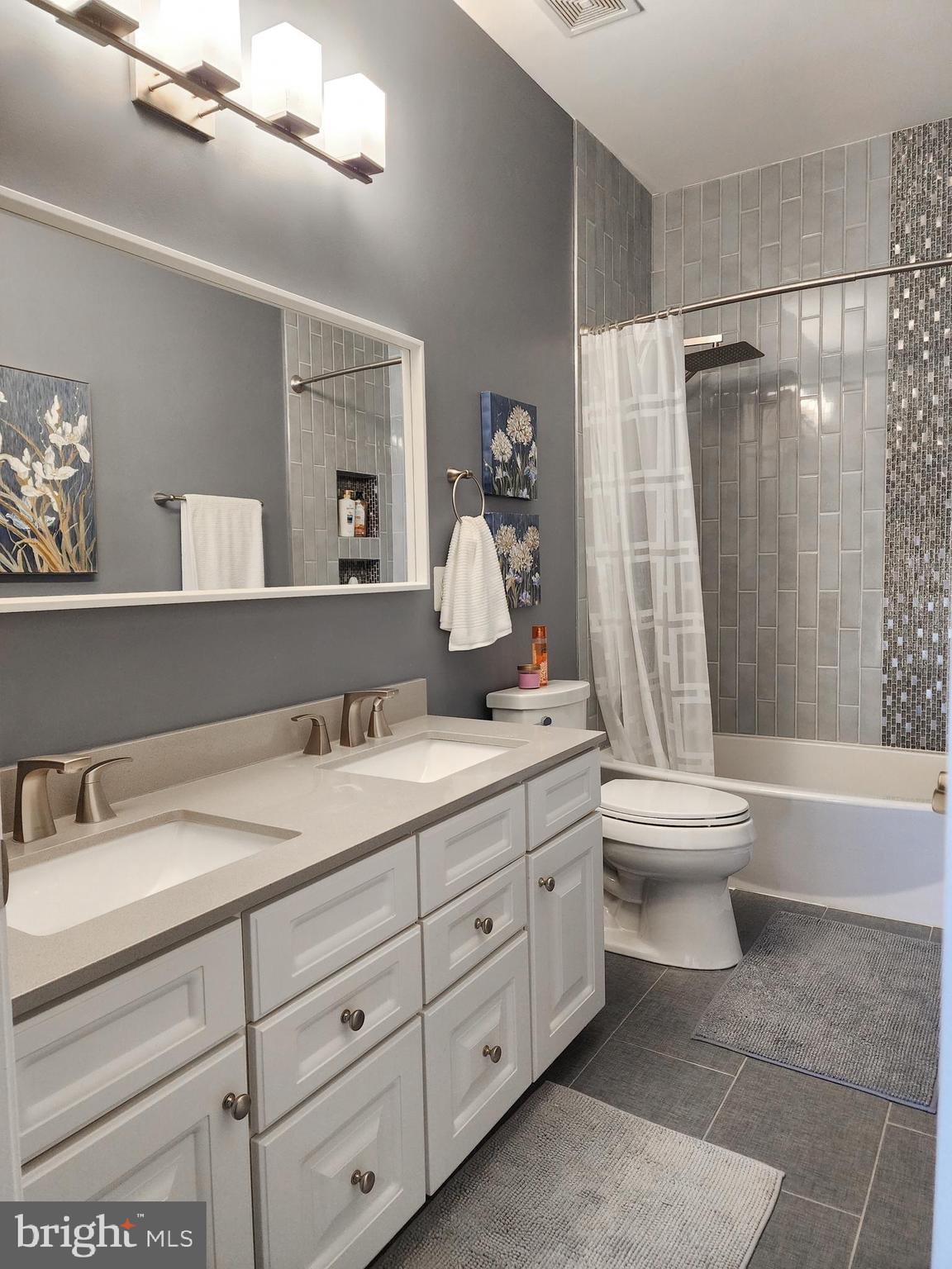 VANTAGE POINTE - Residential