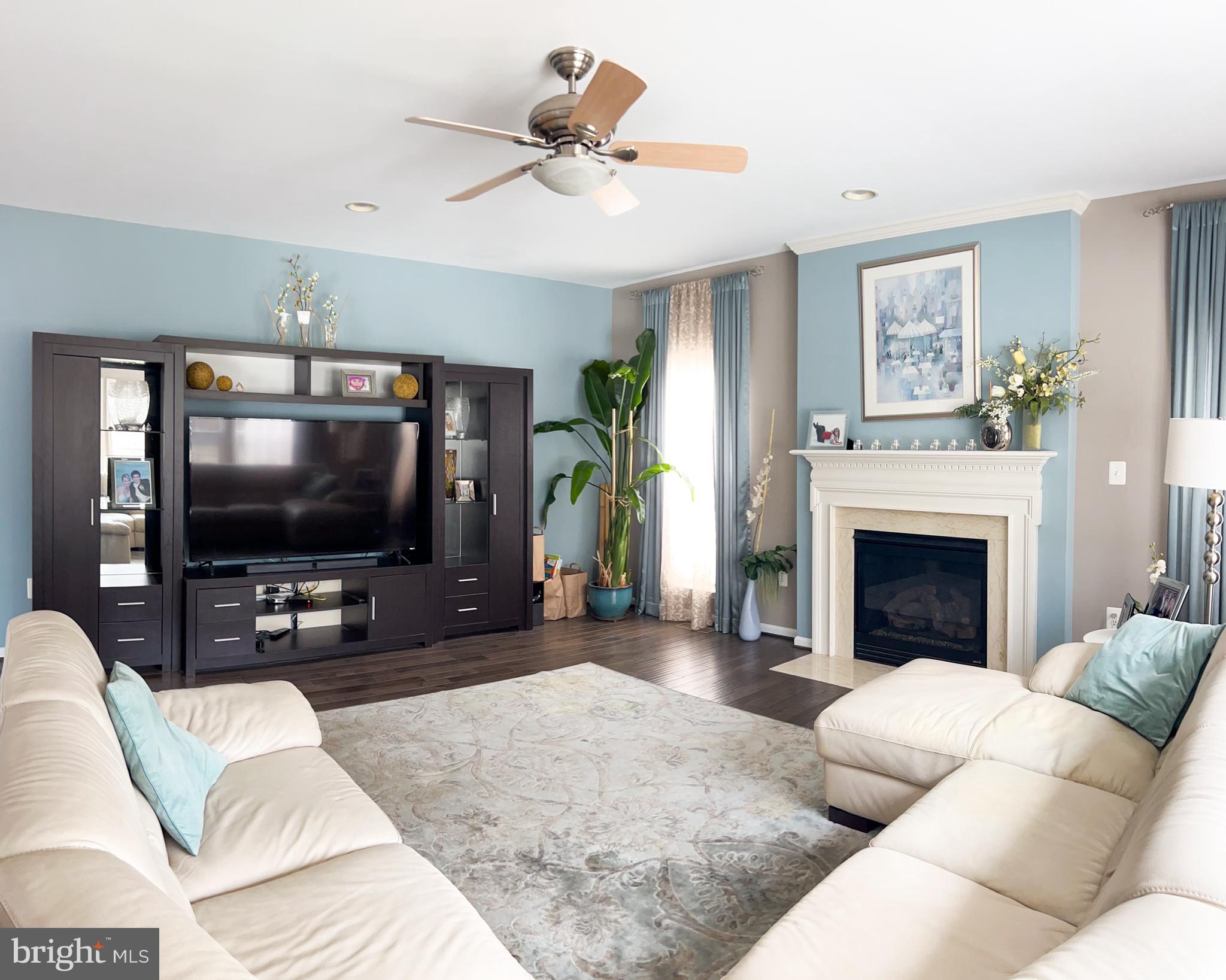 VANTAGE POINTE - Residential