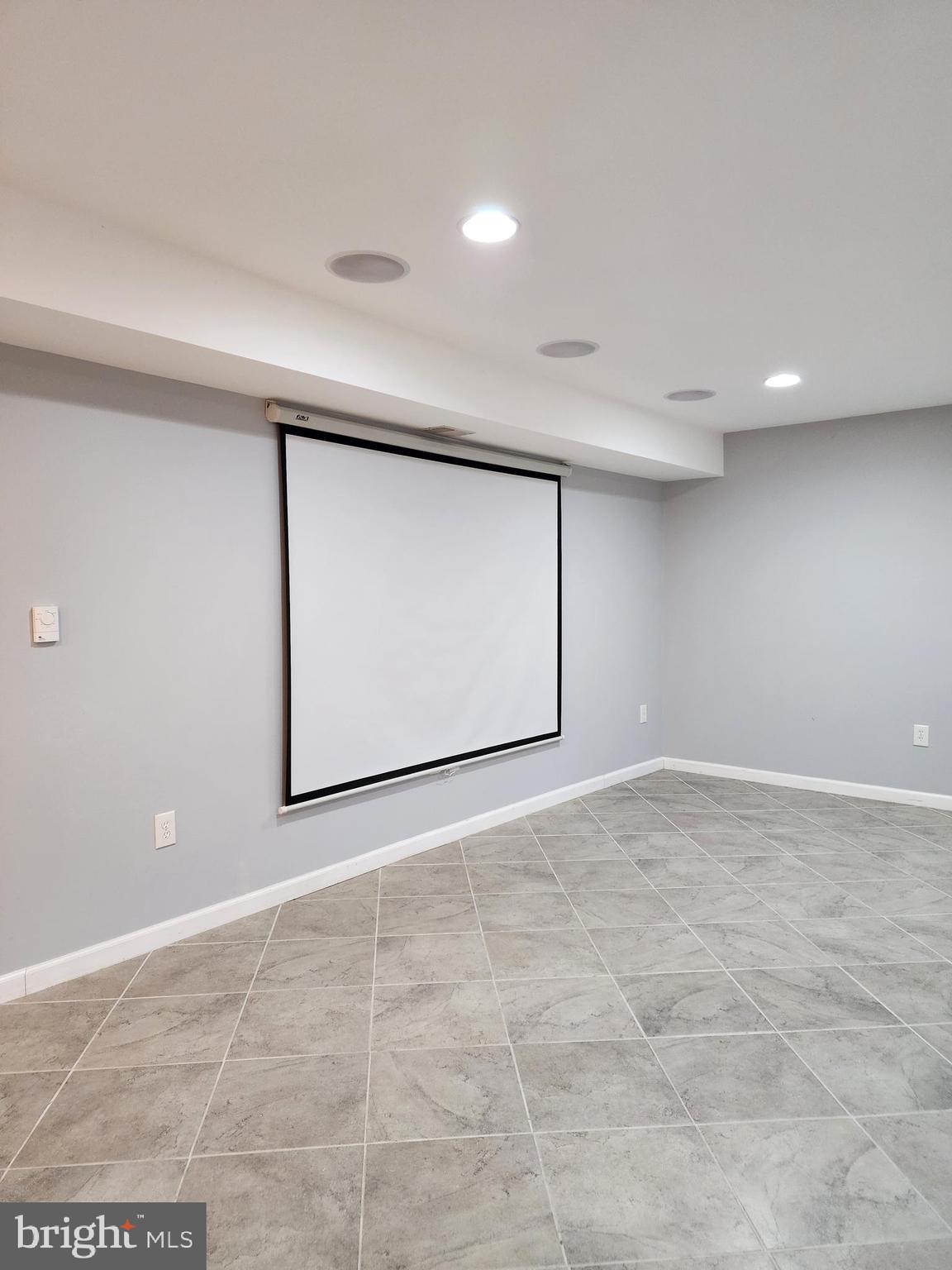 VANTAGE POINTE - Residential