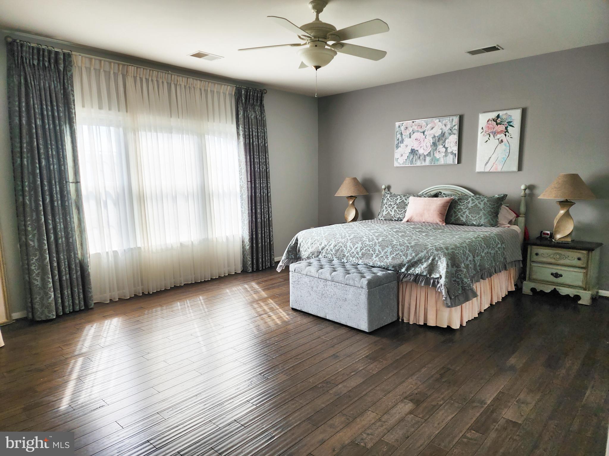 VANTAGE POINTE - Residential