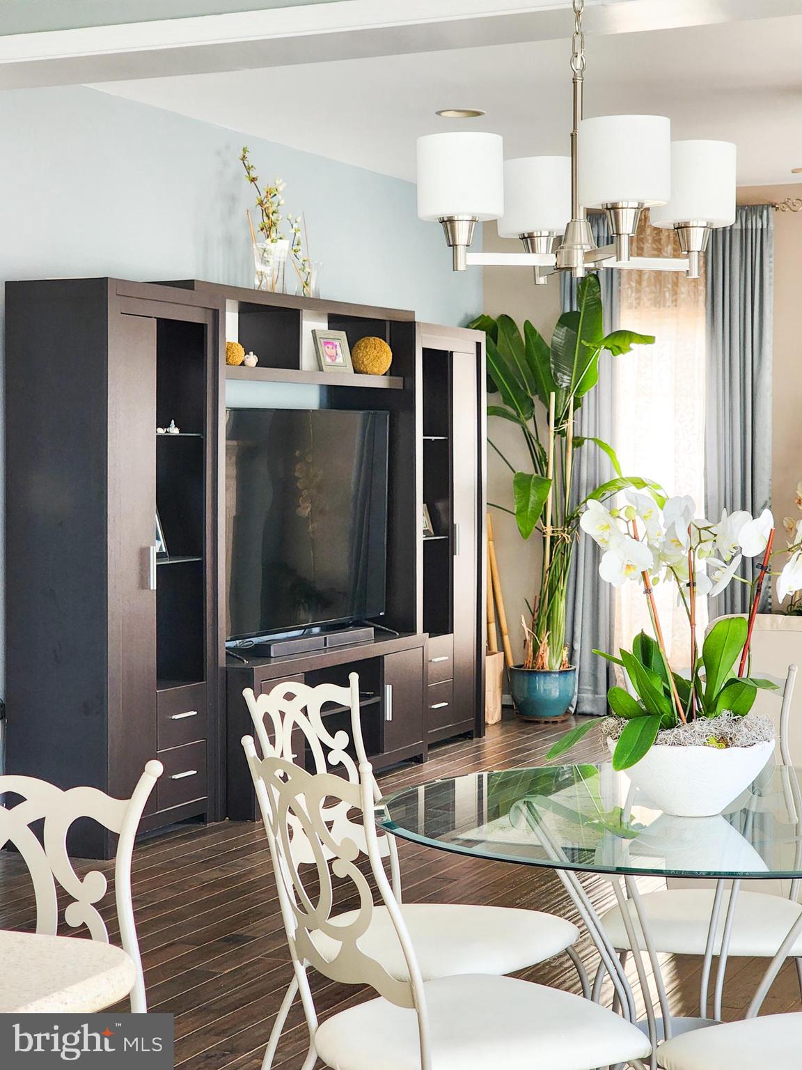 VANTAGE POINTE - Residential