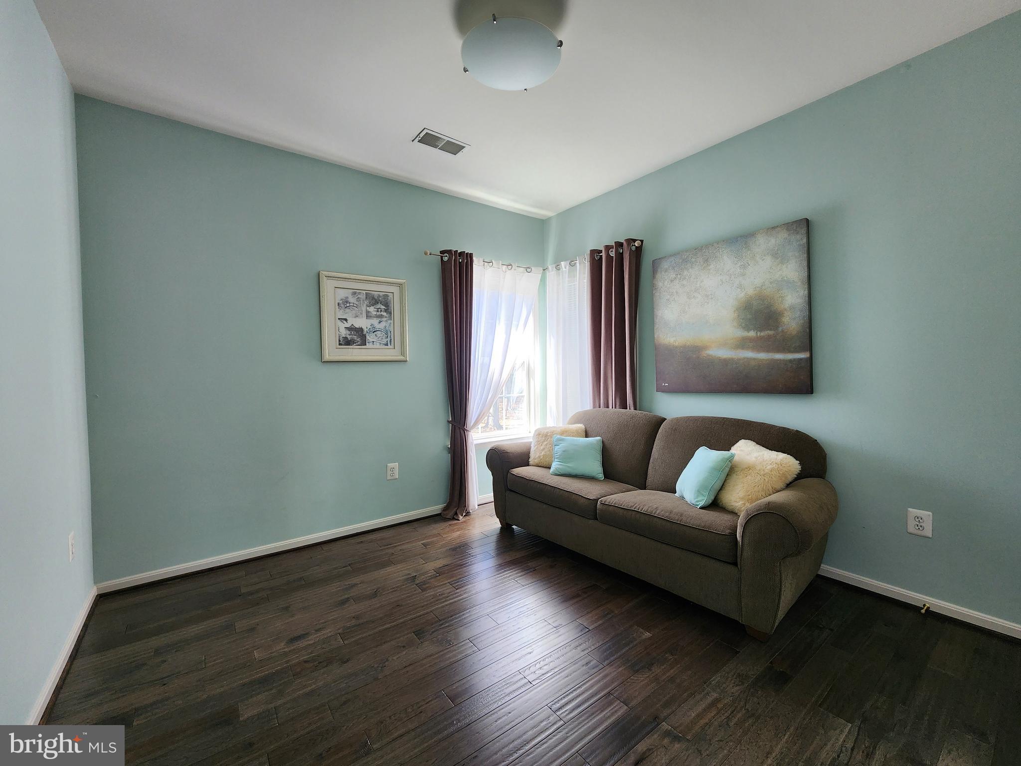 VANTAGE POINTE - Residential