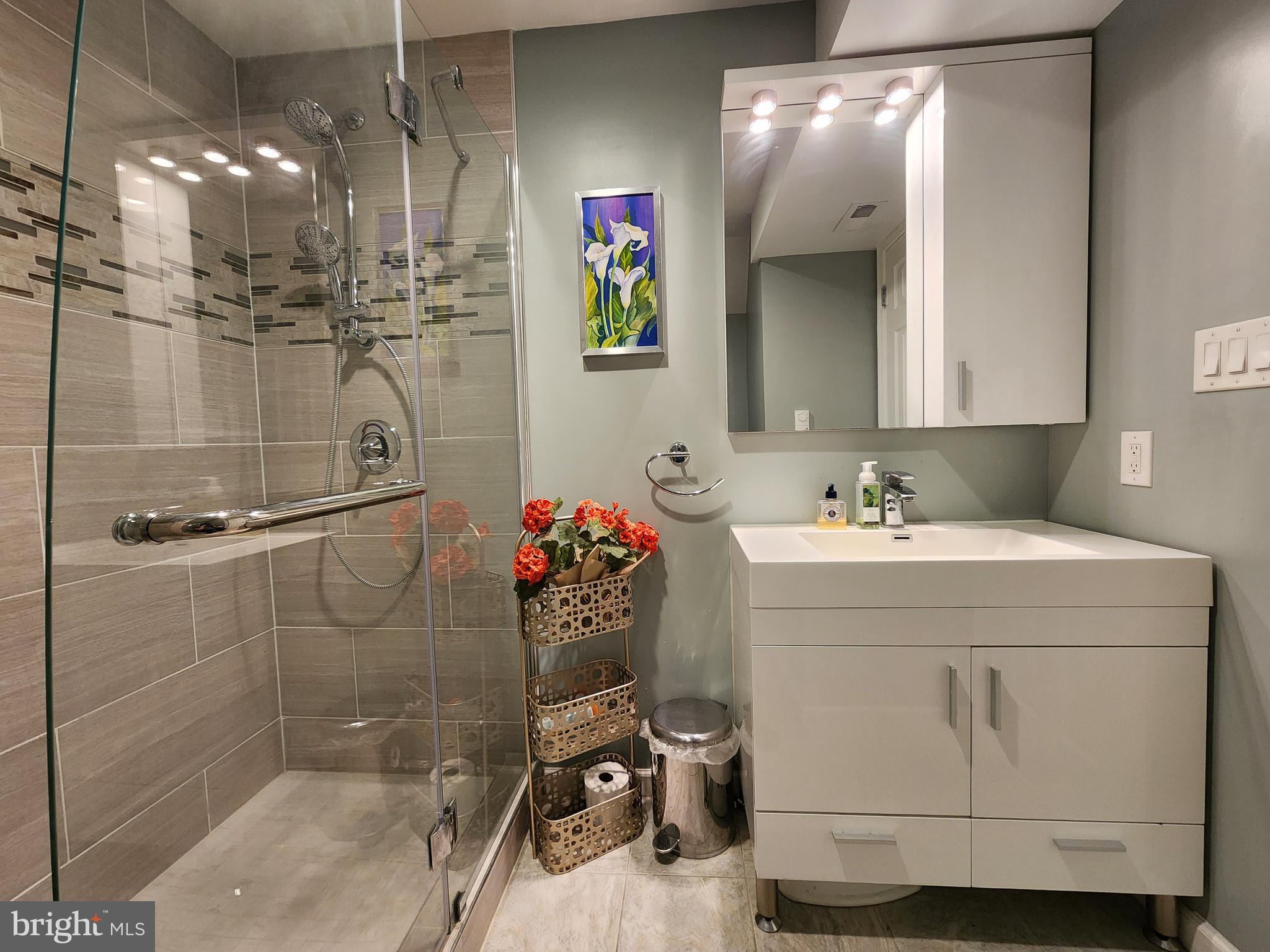 VANTAGE POINTE - Residential