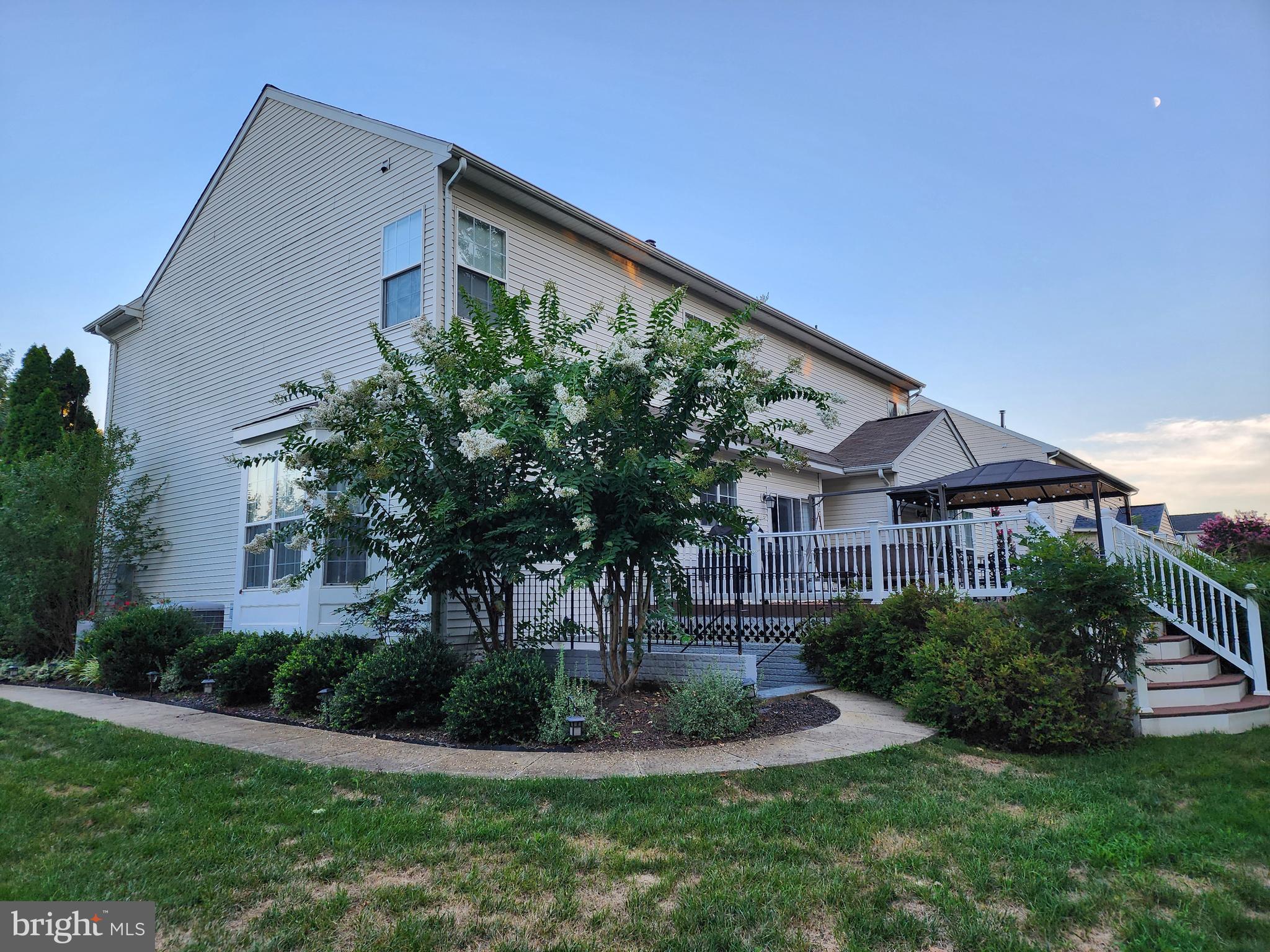 VANTAGE POINTE - Residential