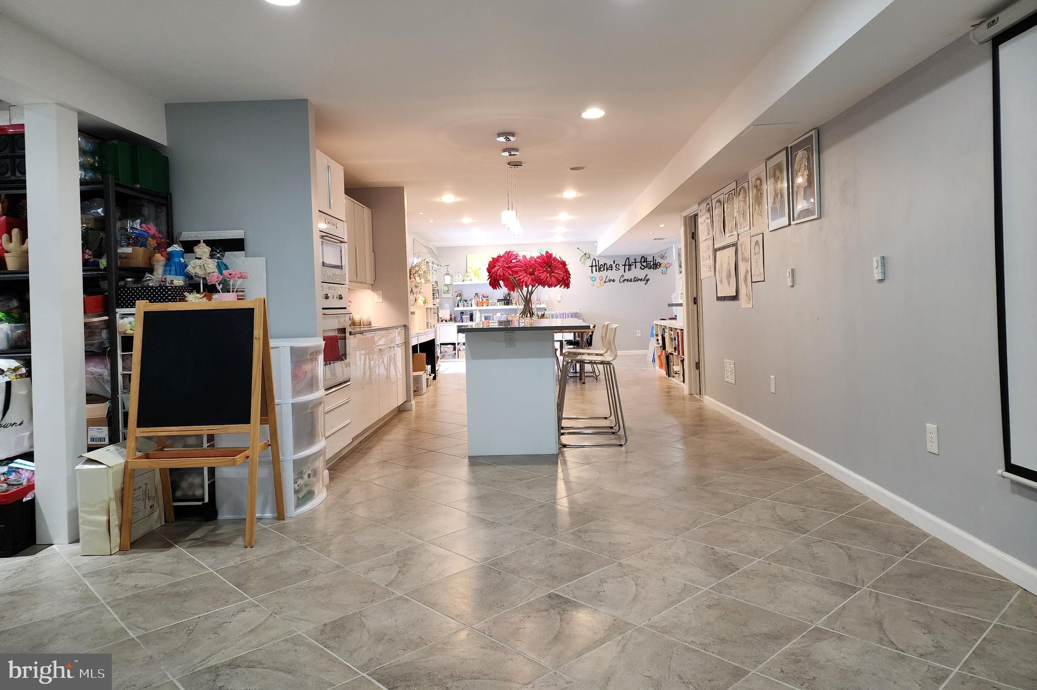 VANTAGE POINTE - Residential