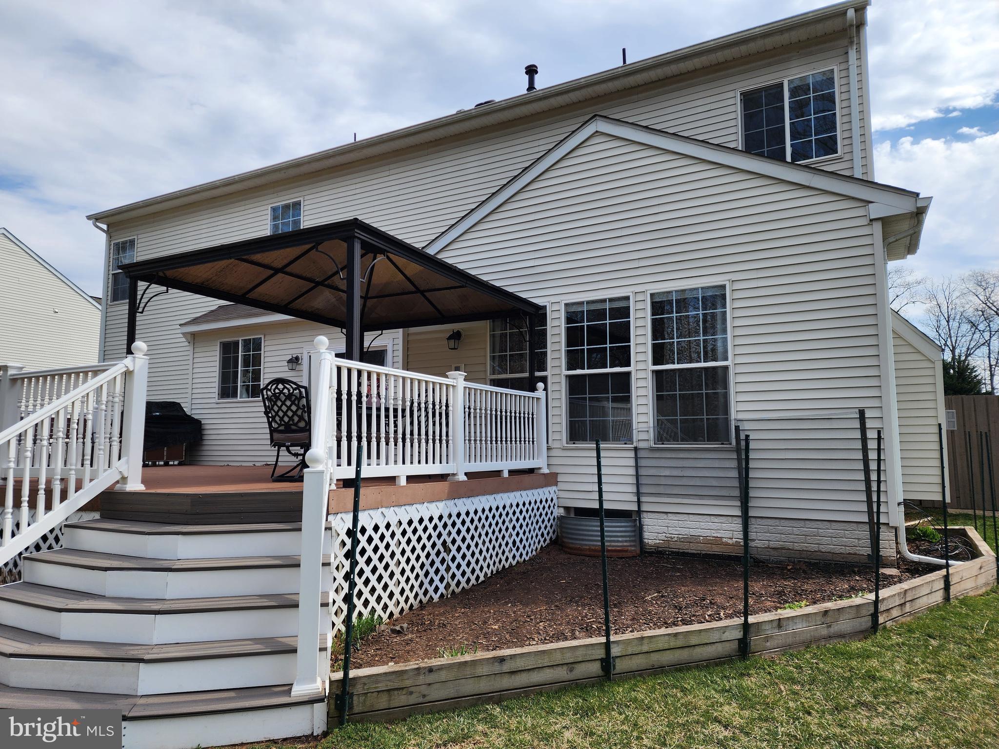 VANTAGE POINTE - Residential