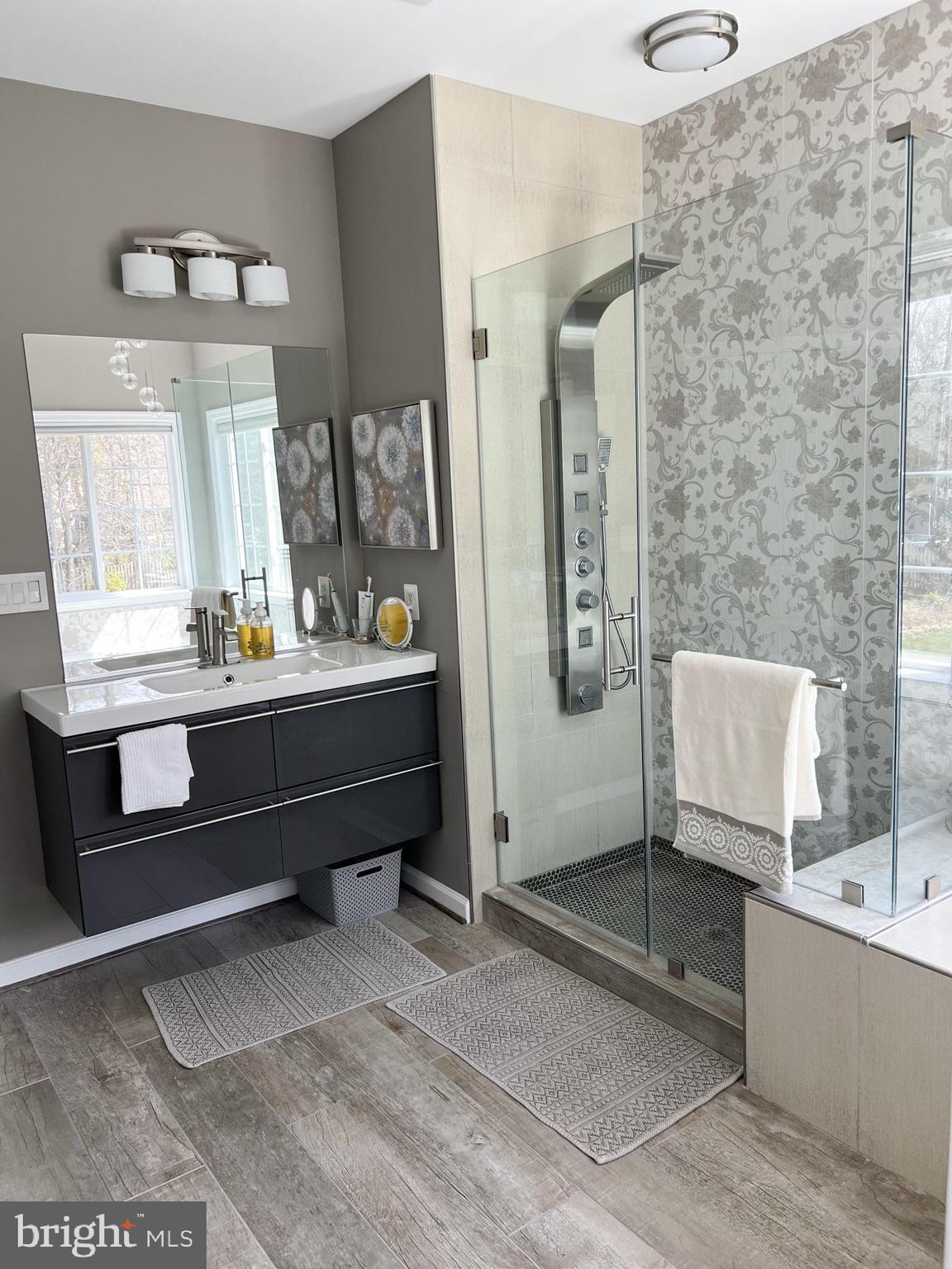 VANTAGE POINTE - Residential