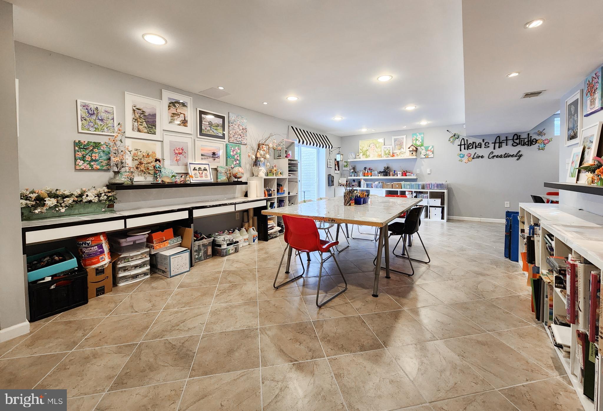 VANTAGE POINTE - Residential