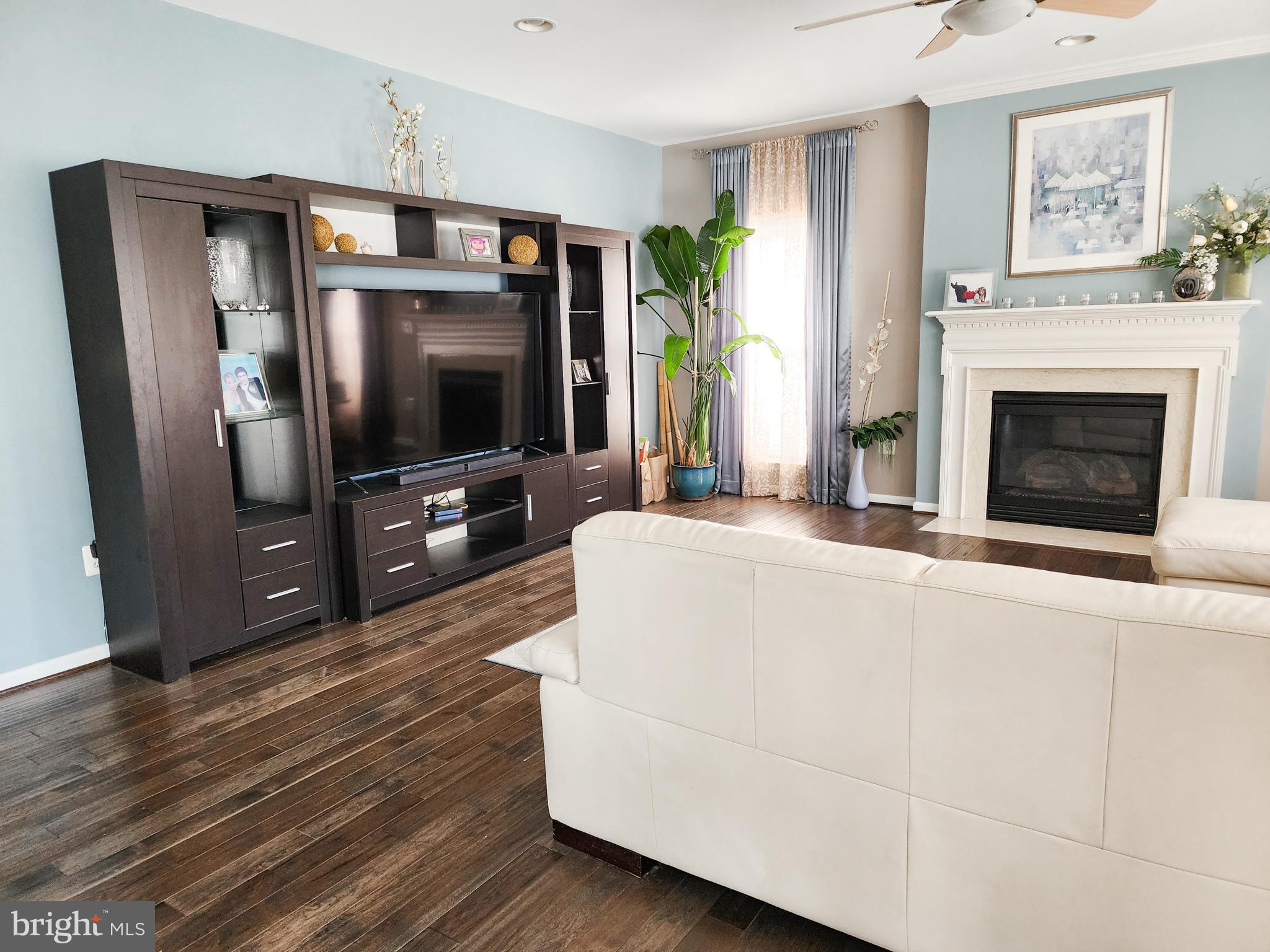 VANTAGE POINTE - Residential