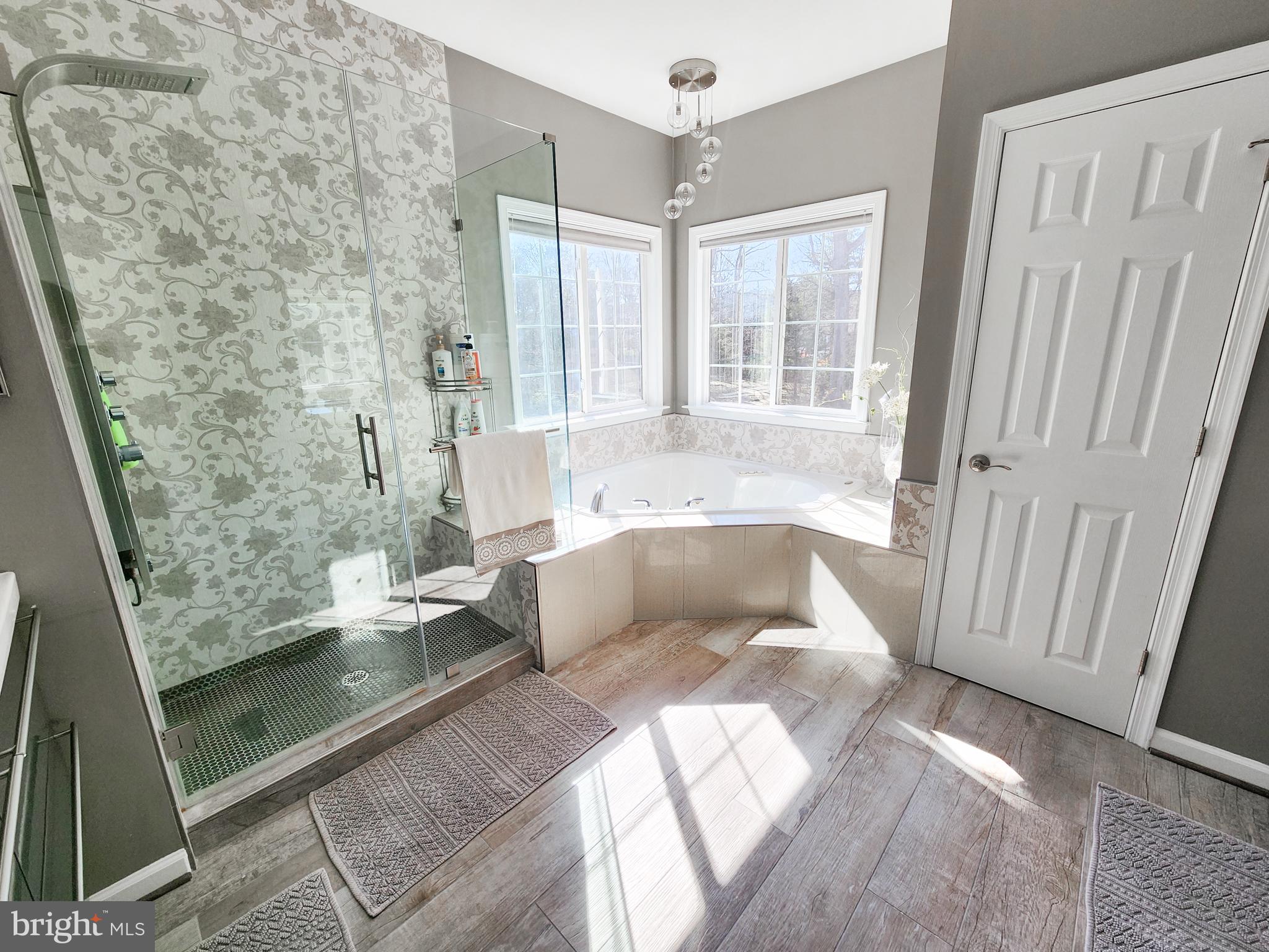 VANTAGE POINTE - Residential