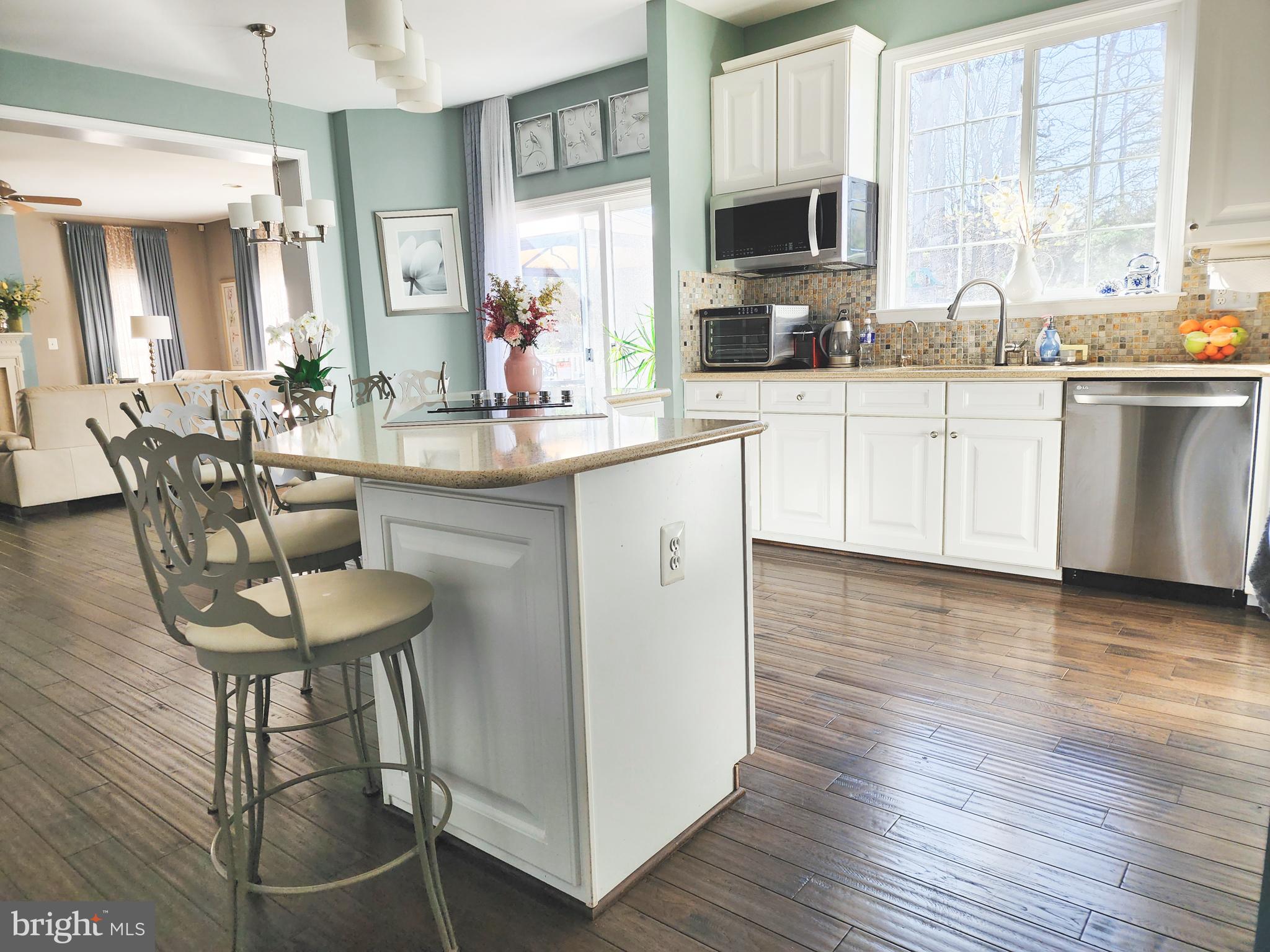 VANTAGE POINTE - Residential