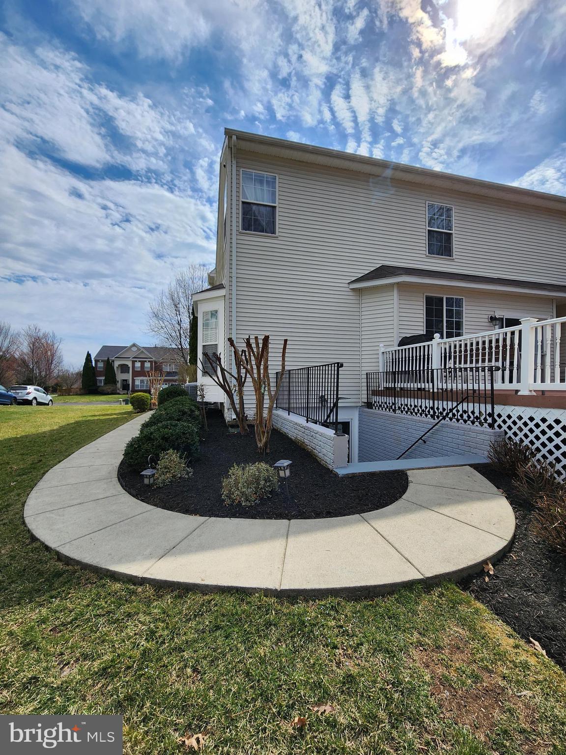 VANTAGE POINTE - Residential