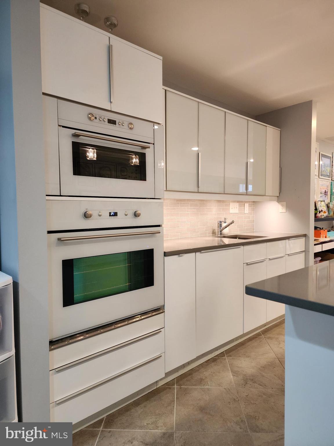 VANTAGE POINTE - Residential