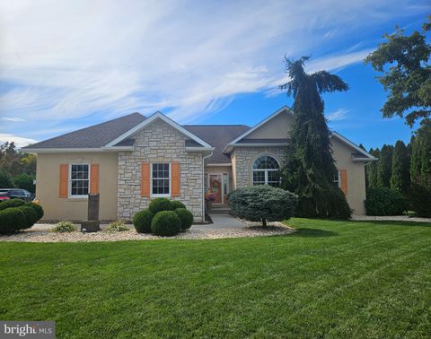 15 WARM BREEZE COURT HANOVER PA 17331