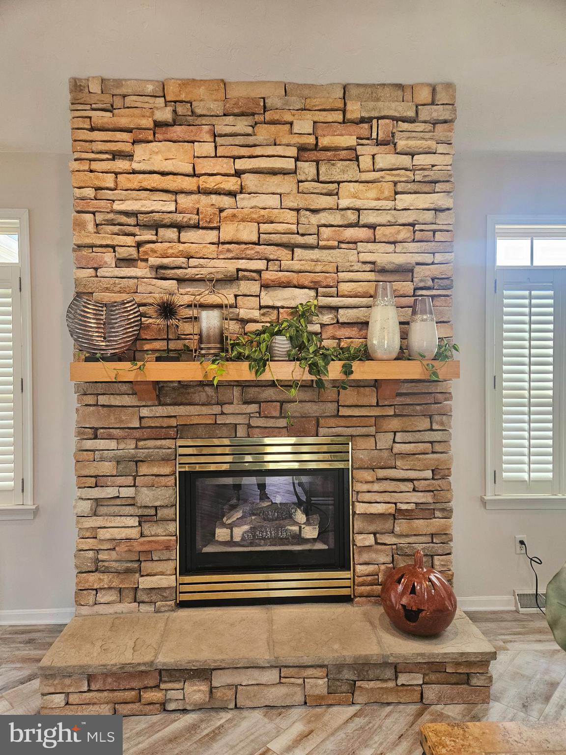 15 WARM BREEZE COURT