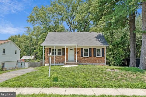 Photo of 4516 Kenwood Drive, WOODBRIDGE, VA 22193 (MLS # VAPW2125220)