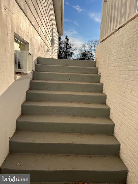 FLORIS DOWNS - Residential Lease