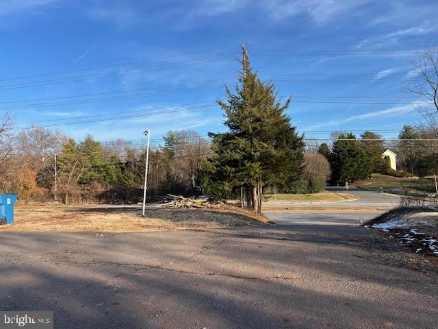 FLORIS DOWNS - Residential Lease